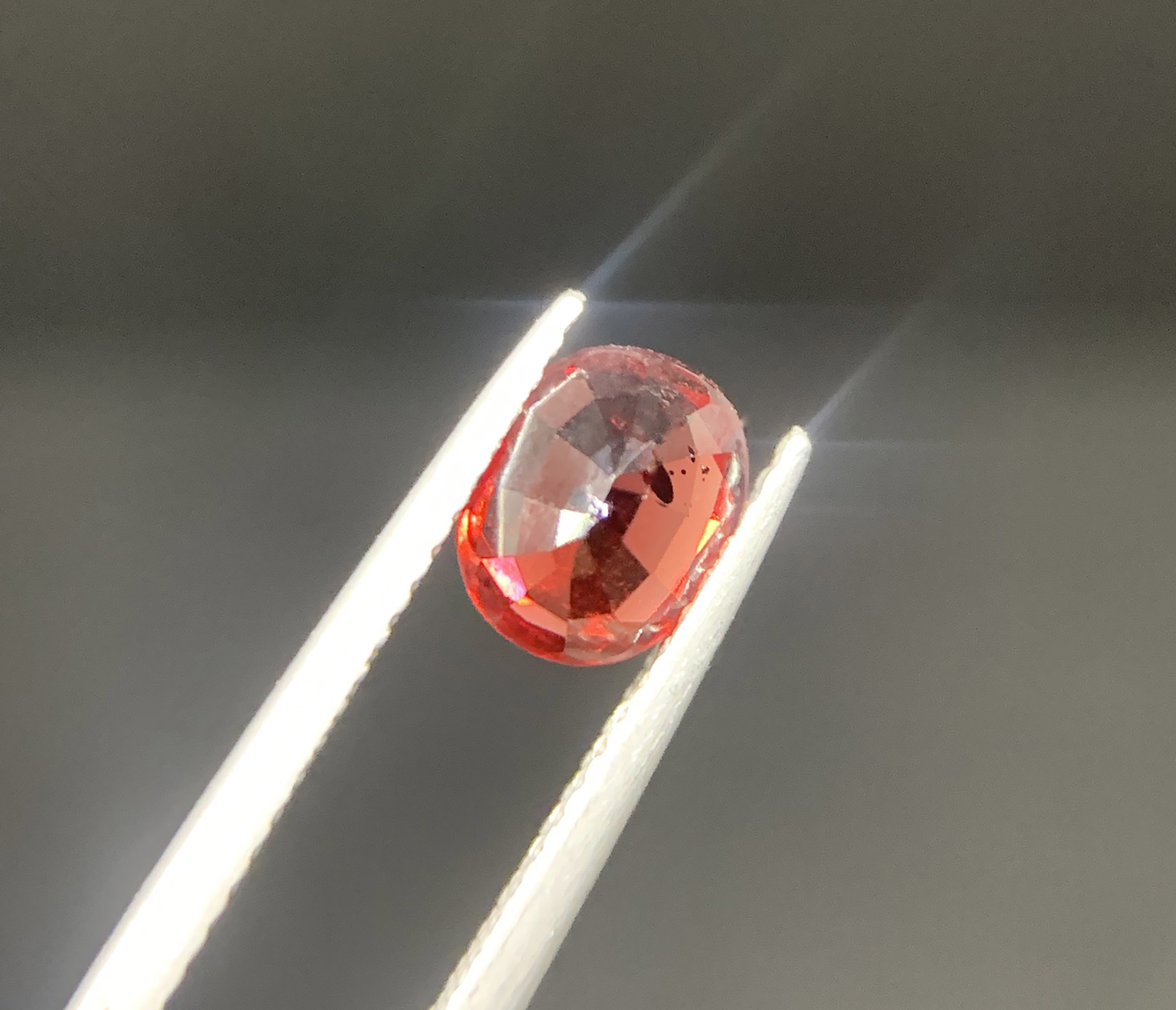 Viên đá Garnet tự nhiên