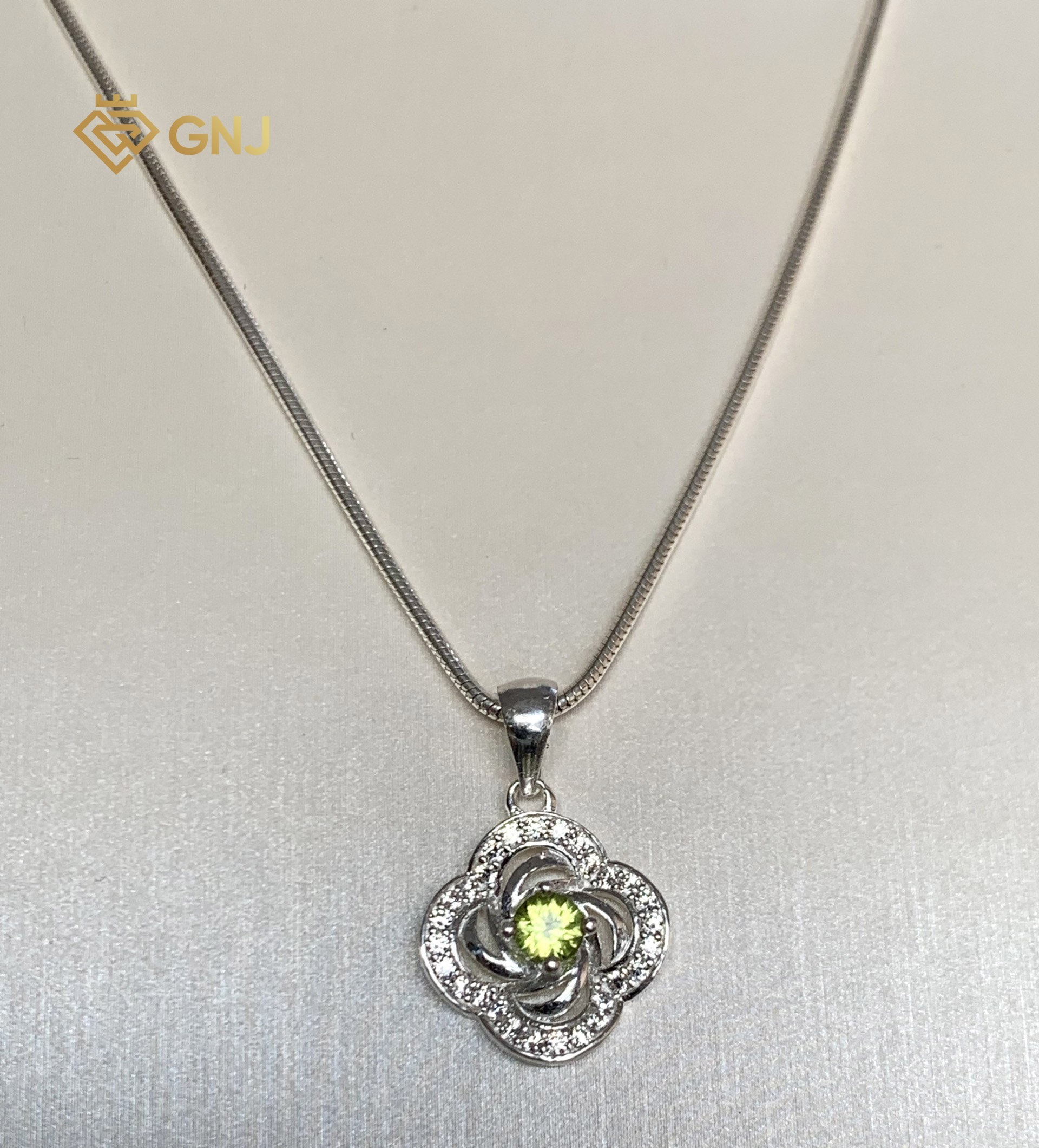 Mặt dây chuyền bạc 925 đính đá Peridot thiên nhiên