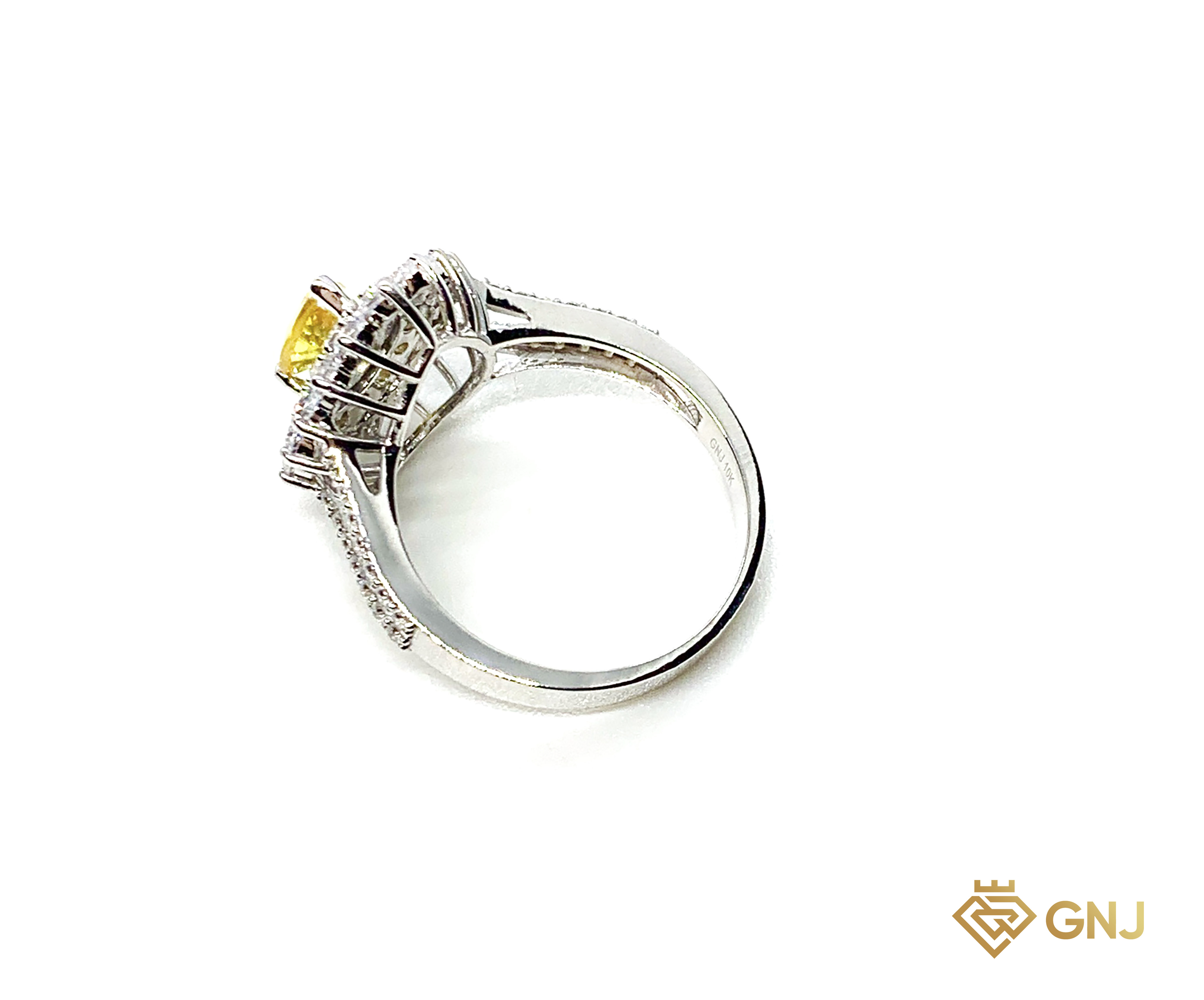 Nhẫn nữ vàng trắng đá sapphire vàng giọt nước thiên nhiên.