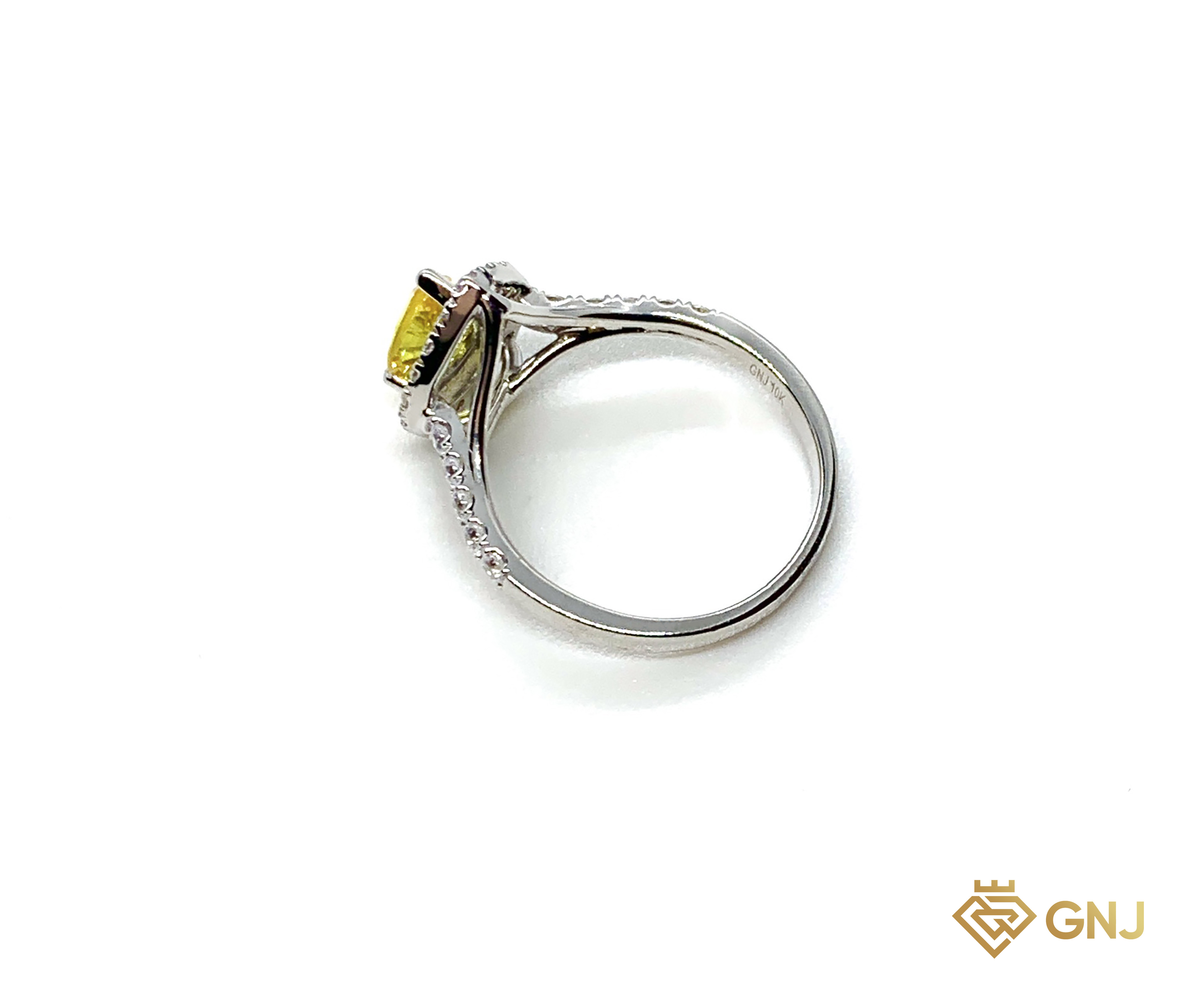 Nhẫn nữ vàng trắng 10k đá sapphire vàng giọt nước thiên nhiên.