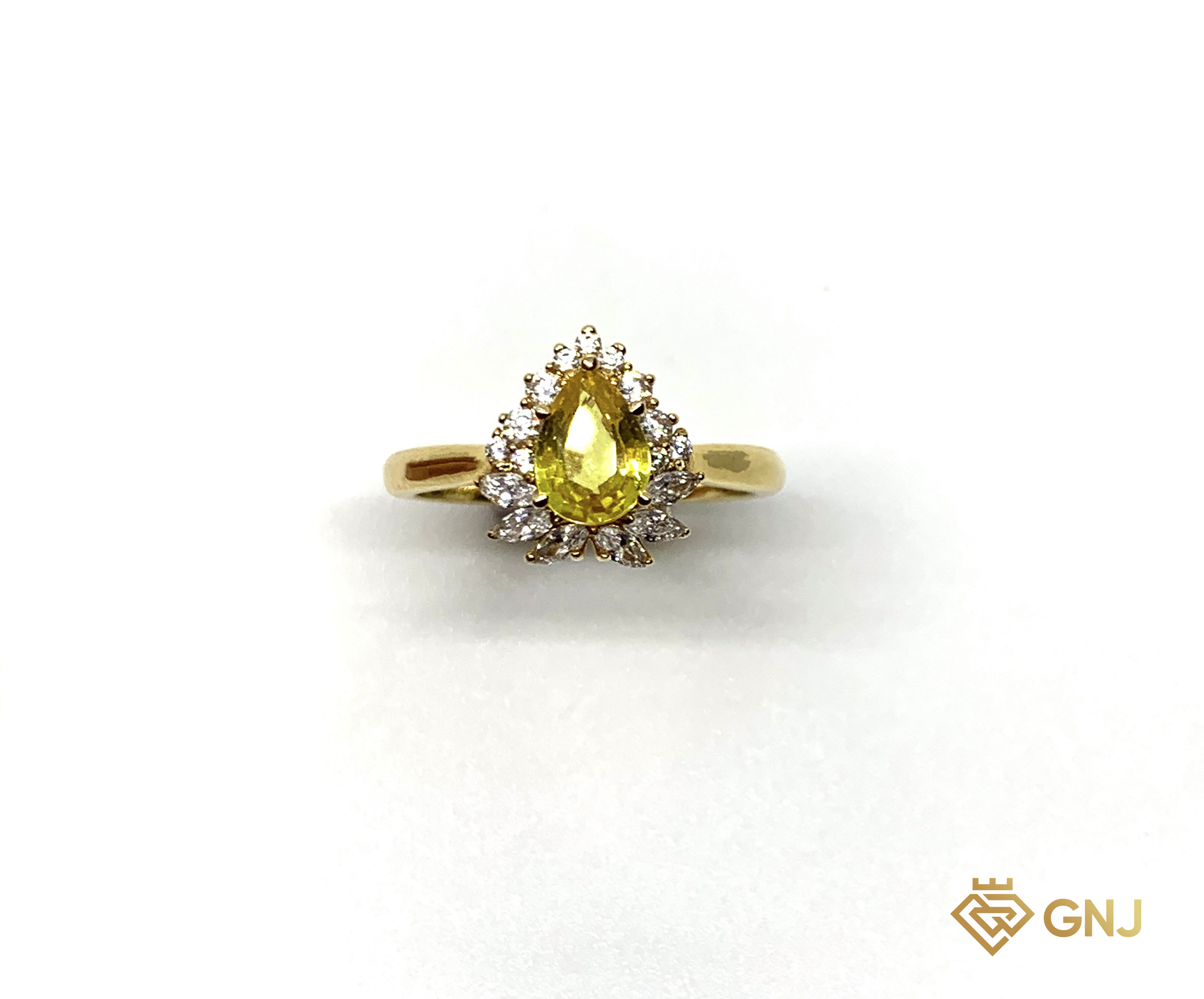Nhẫn Sapphire vàng tự nhiên may mắn