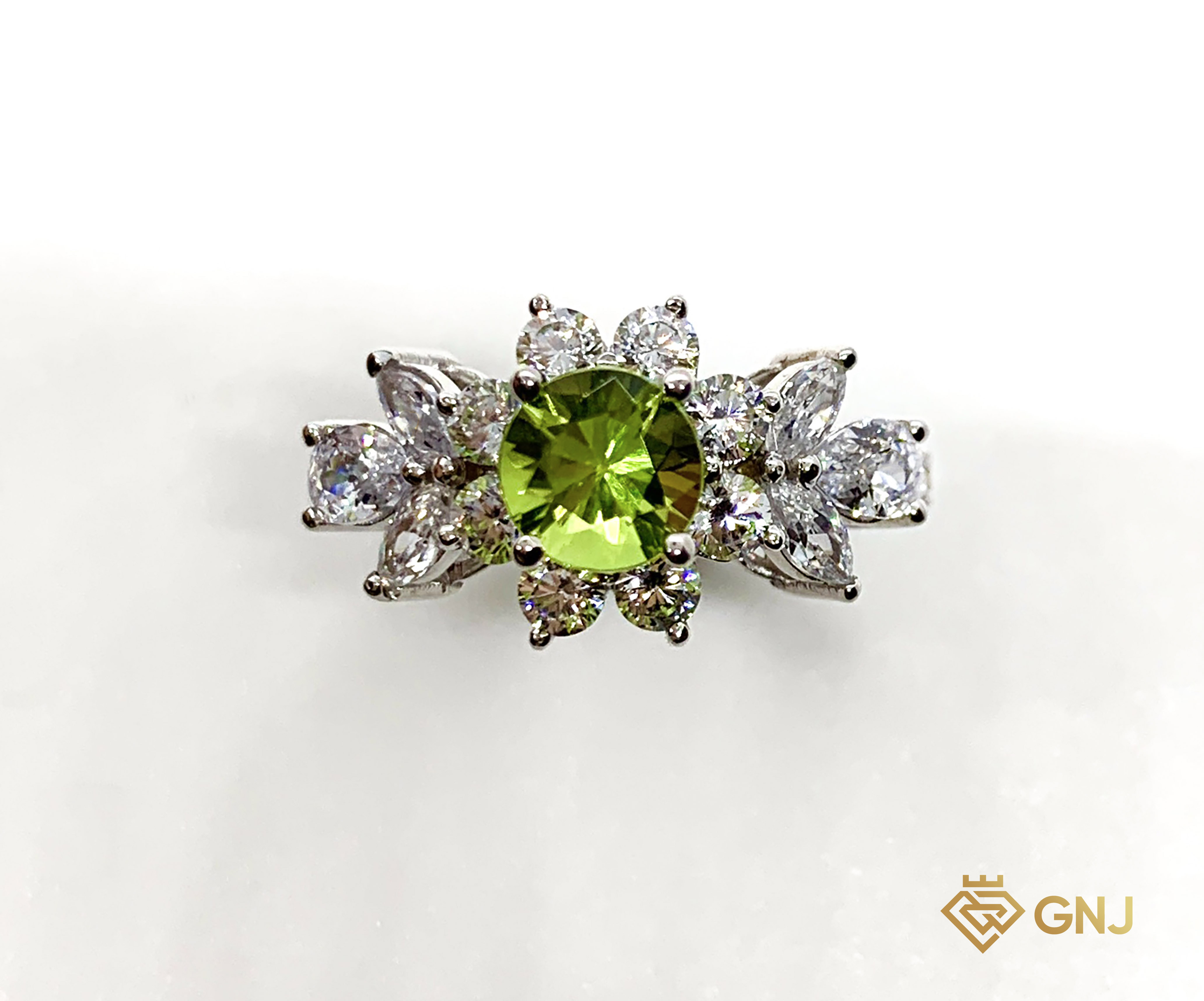 Nhẫn vàng 10k đính đá Peridot thiên nhiên 3D