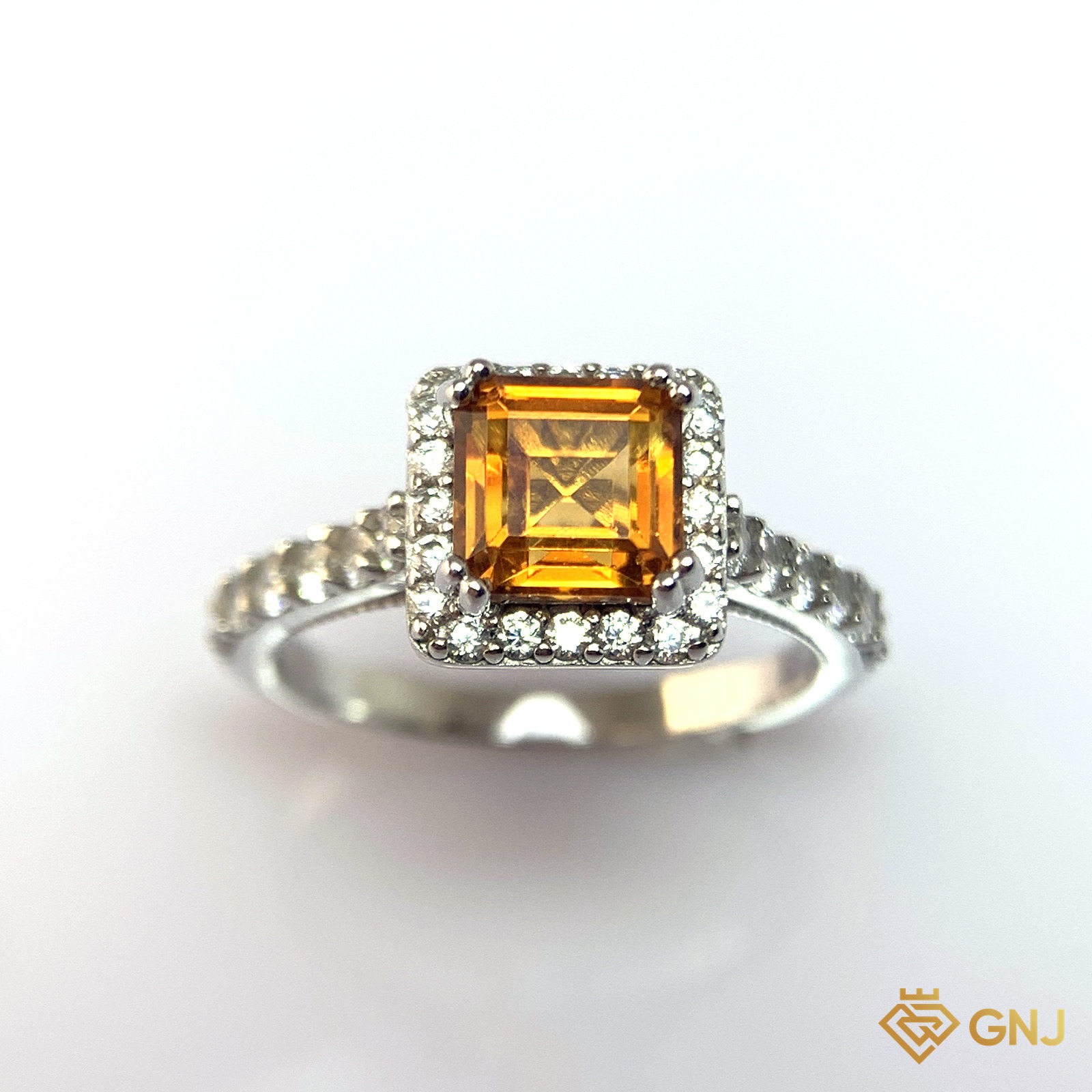 Nhẫn Bạc Xi Vàng Trắng Đính Đá Citrine Tự Nhiên — ảnh chính diện trên nền trắng