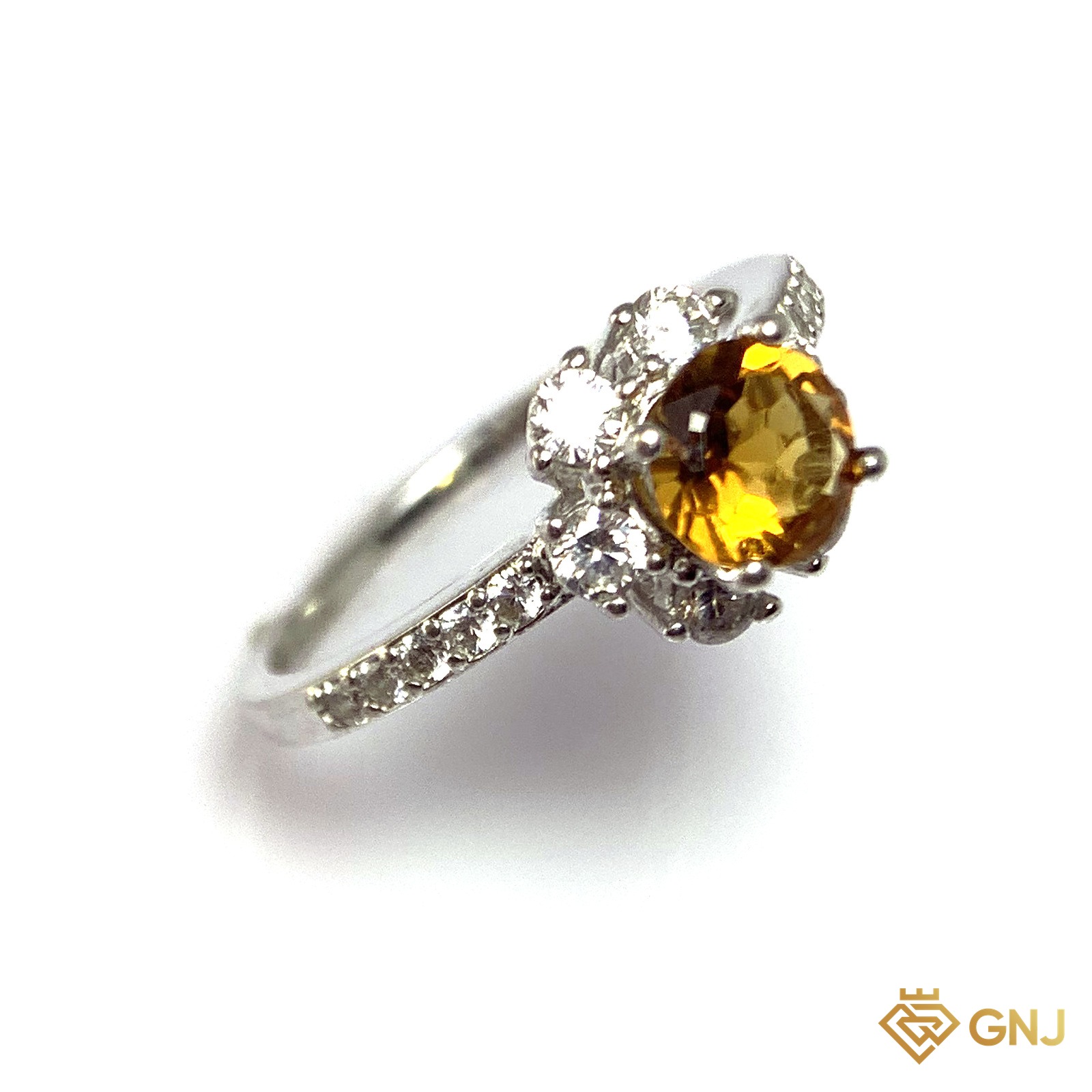 Nhẫn Bạc Xi Vàng Trắng Đính Đá Citrine Tự Nhiên — góc nghiêng thứ hai thấy chi tiết đai nhẫn
