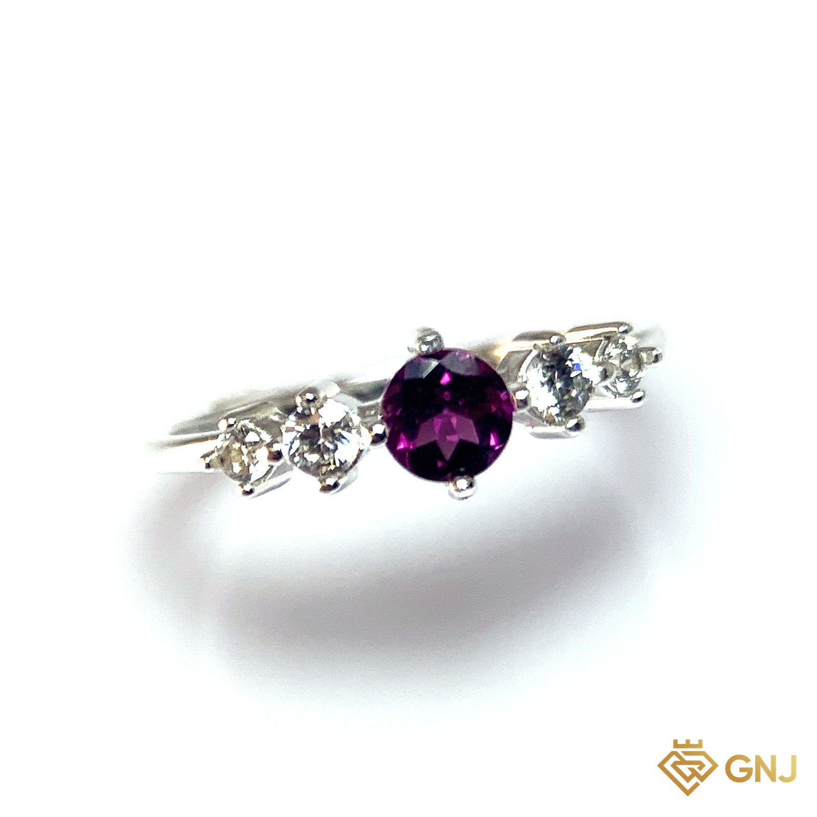 Nhẫn Bạc Xi Vàng Trắng Đính Đá Garnet Tự Nhiên — ảnh chính diện trên nền trắng