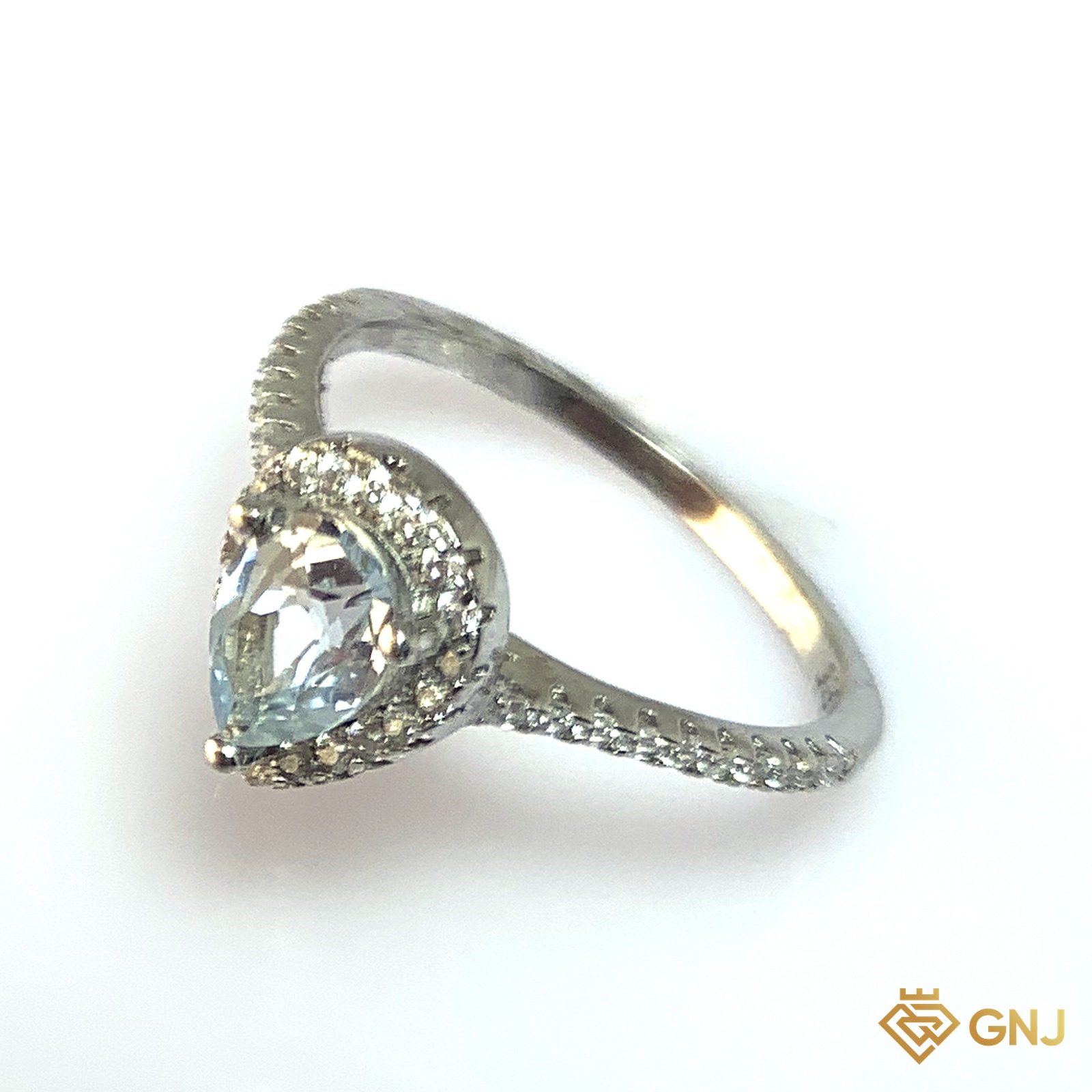 Nhẫn Bạc Xi Vàng Trắng Đính Đá Topaz Xanh Tự Nhiên — ảnh chính diện trên nền trắng
