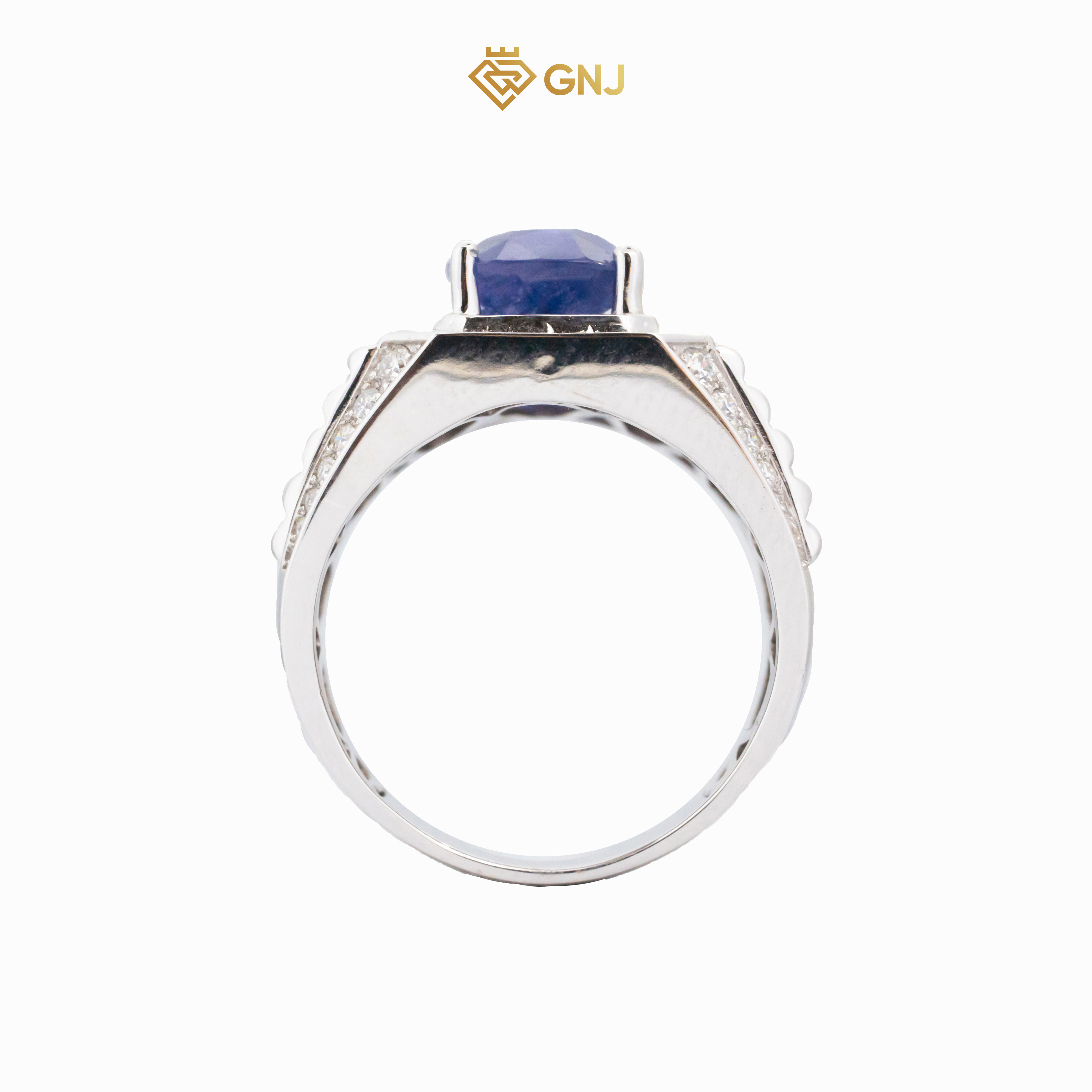 Nhẫn nam đá sapphire xanh thiên nhiên.