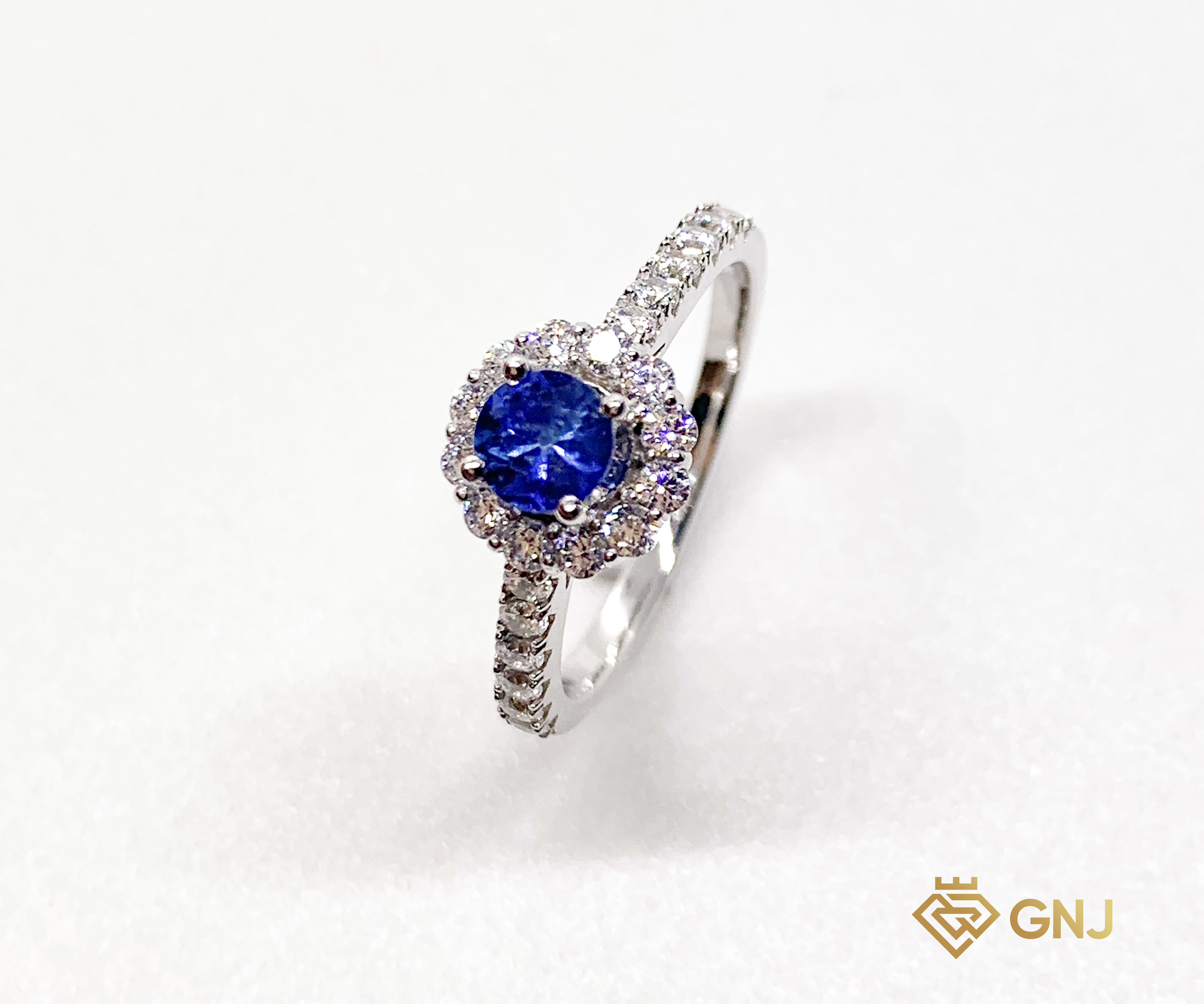 Nhẫn vàng trắng 10k đính đá Sapphire xanh thiên nhiên