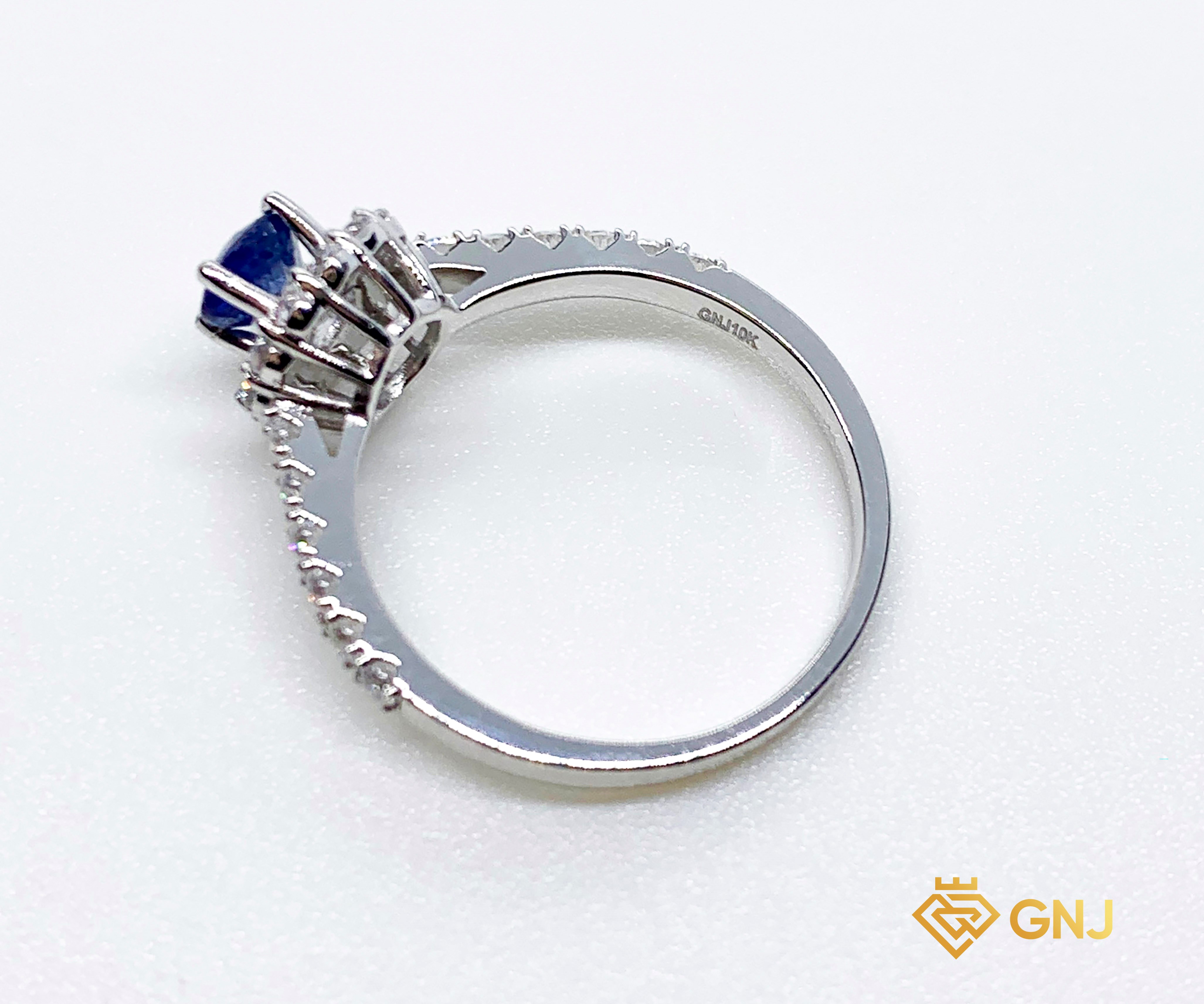 Nhẫn vàng trắng 10k đính đá Sapphire xanh thiên nhiên