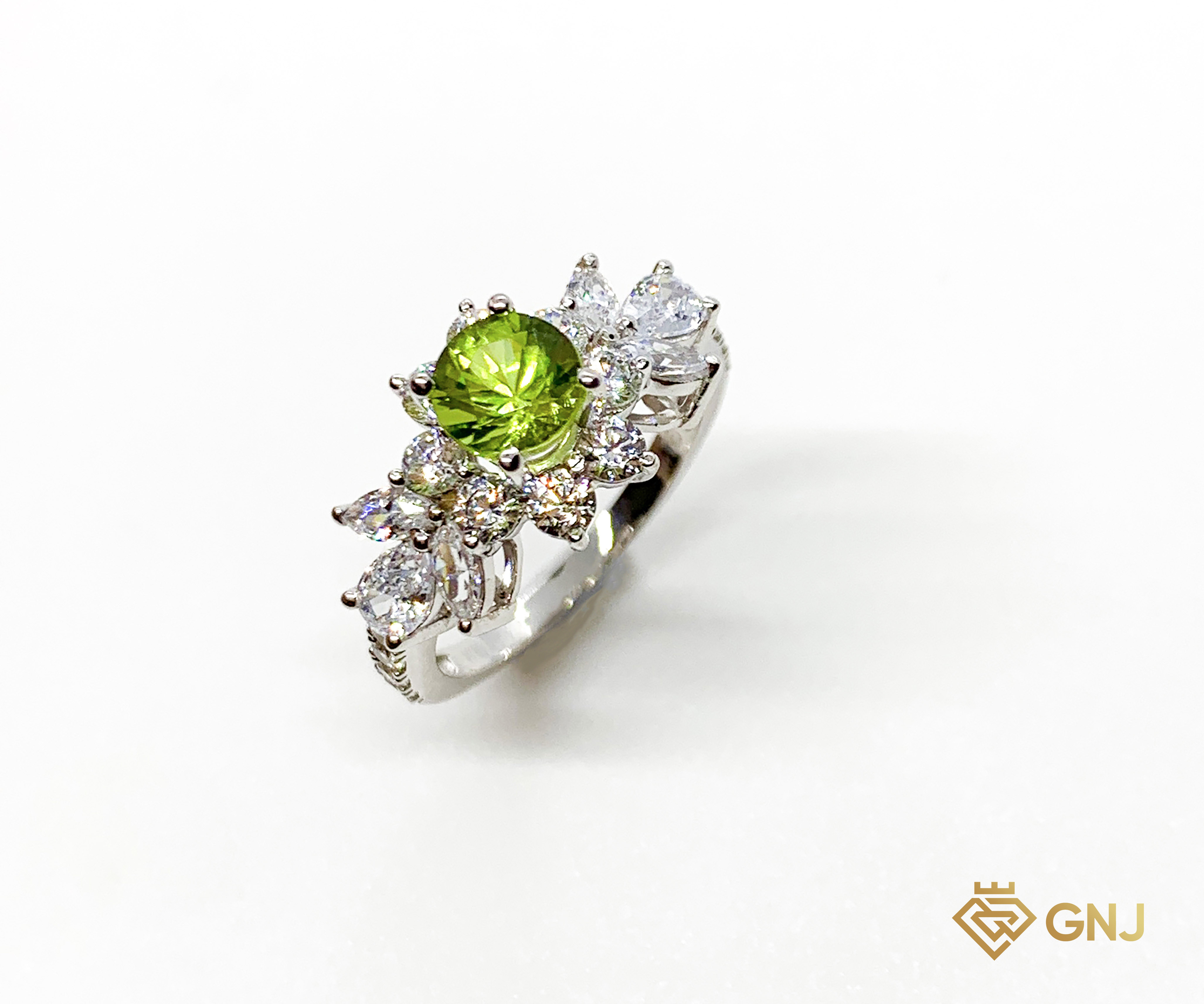 Nhẫn vàng 10k đá chủ Peridot thiên nhiên.