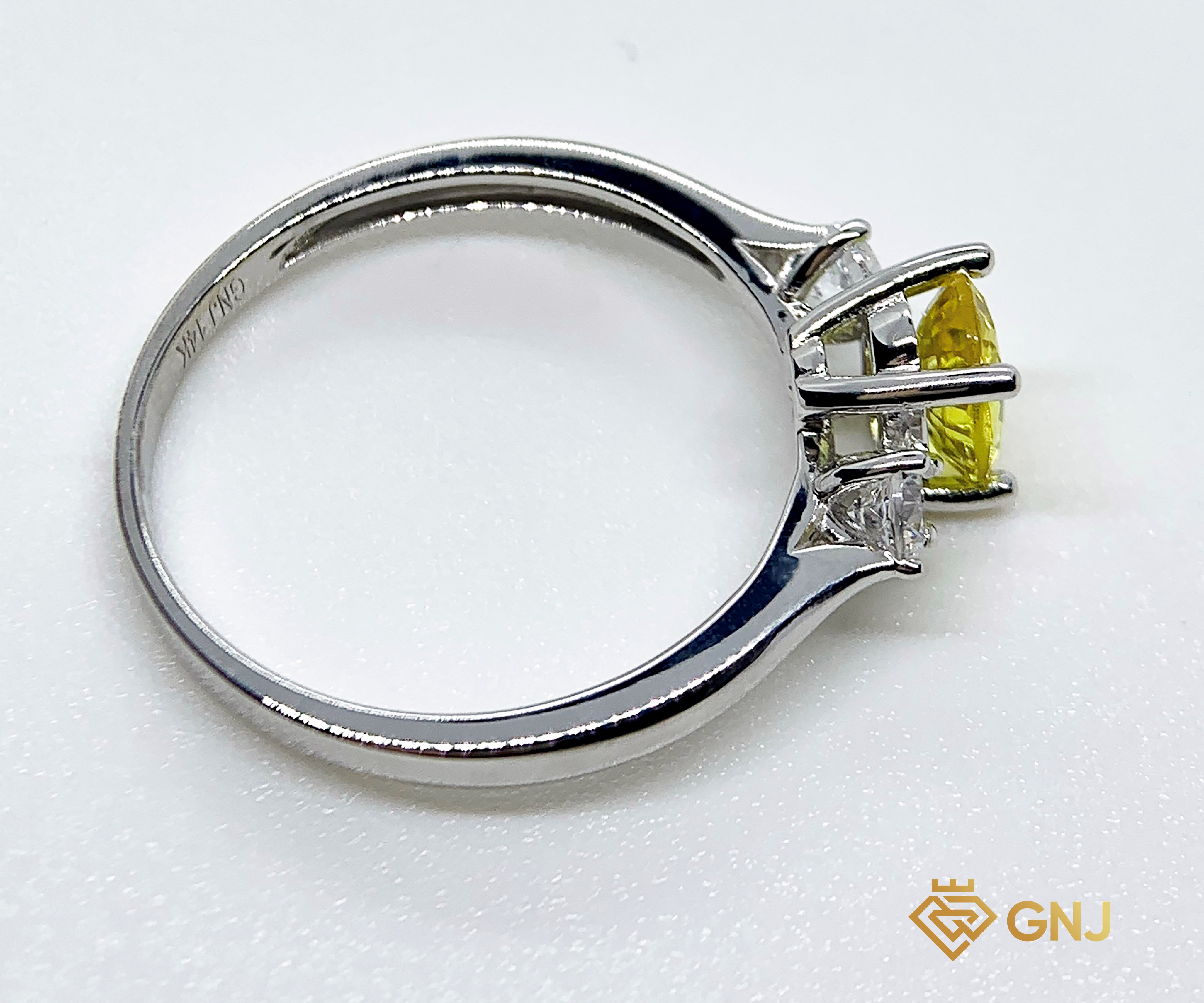 Nhẫn Nữ Sapphire Vàng 14K Thịnh Vượng — mặt bên