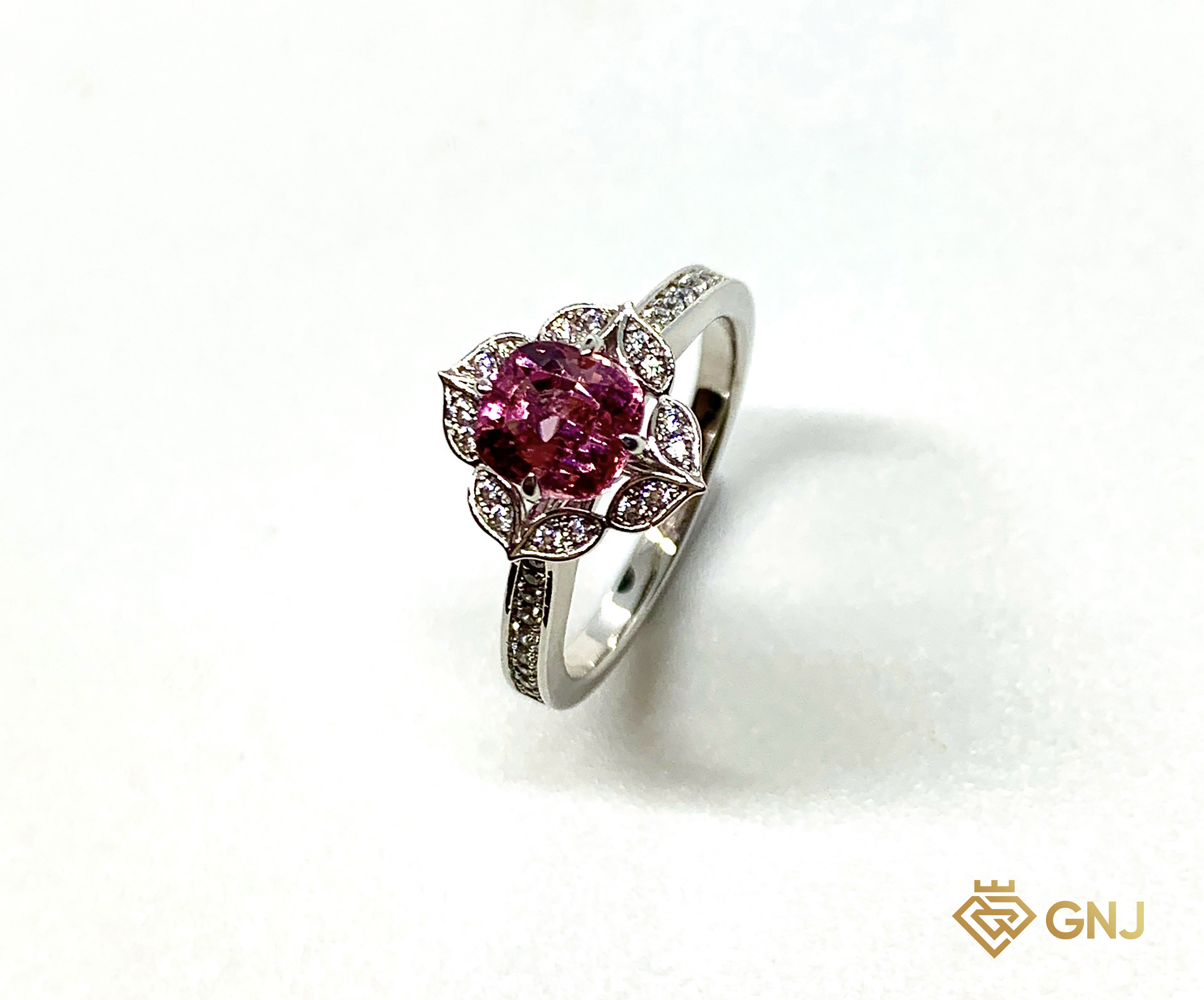 Nhẫn Vàng 10K Đá Chủ Spinel Hồng Ánh Tím — mặt trước, đá quý tự nhiên có kiểm định GNJ