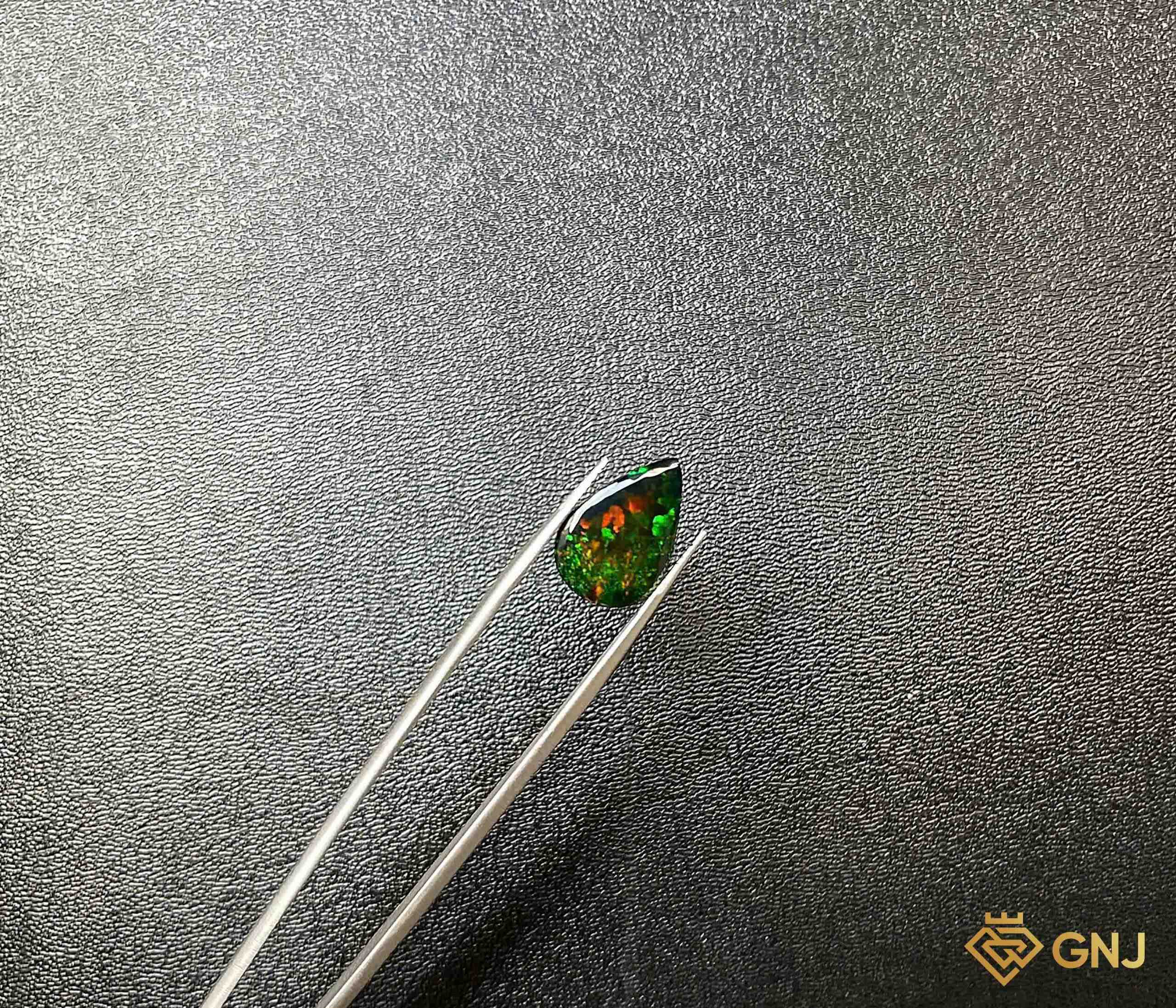 Viên đá Opal tự nhiên