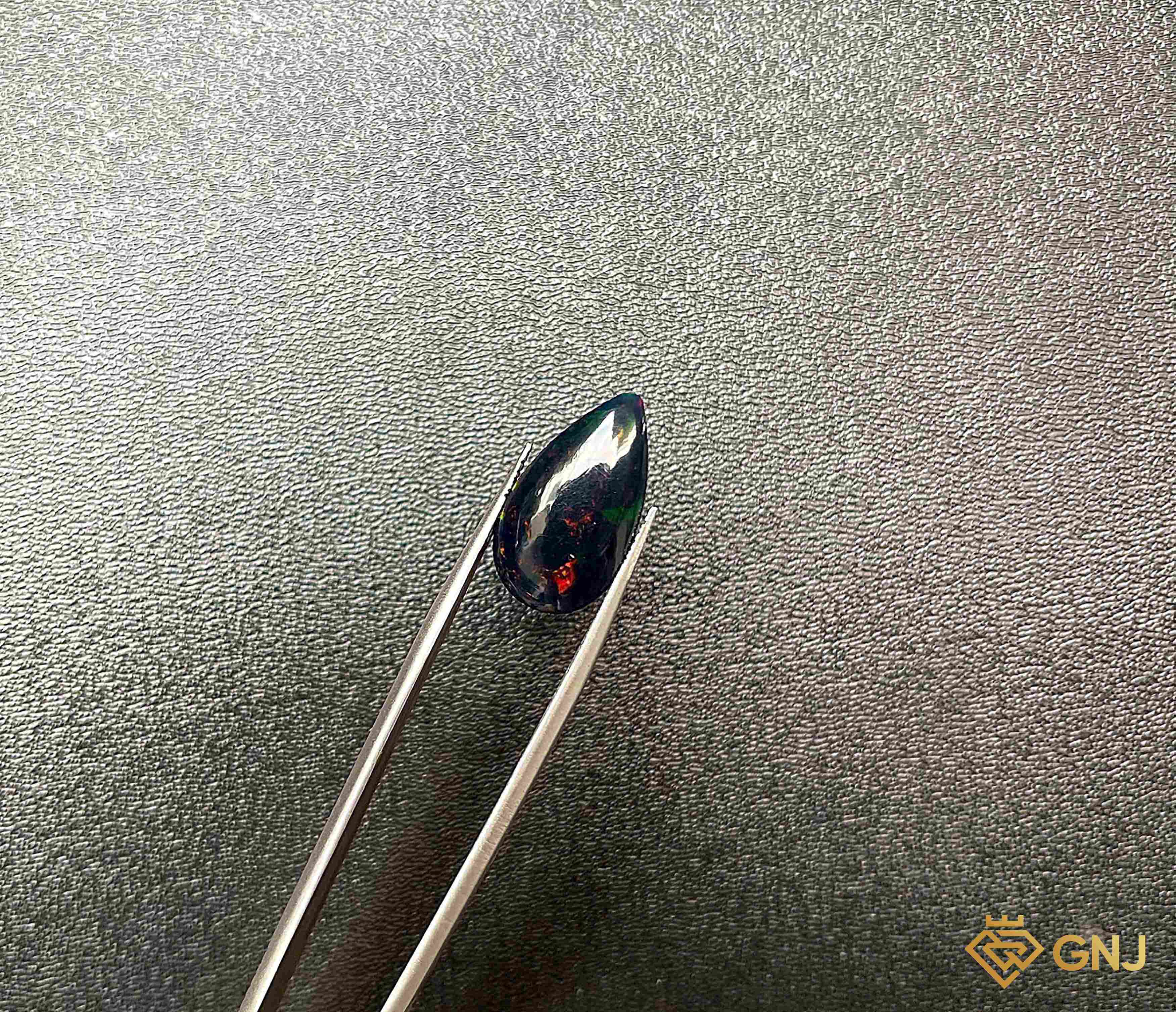 Viên đá Opal tự nhiên