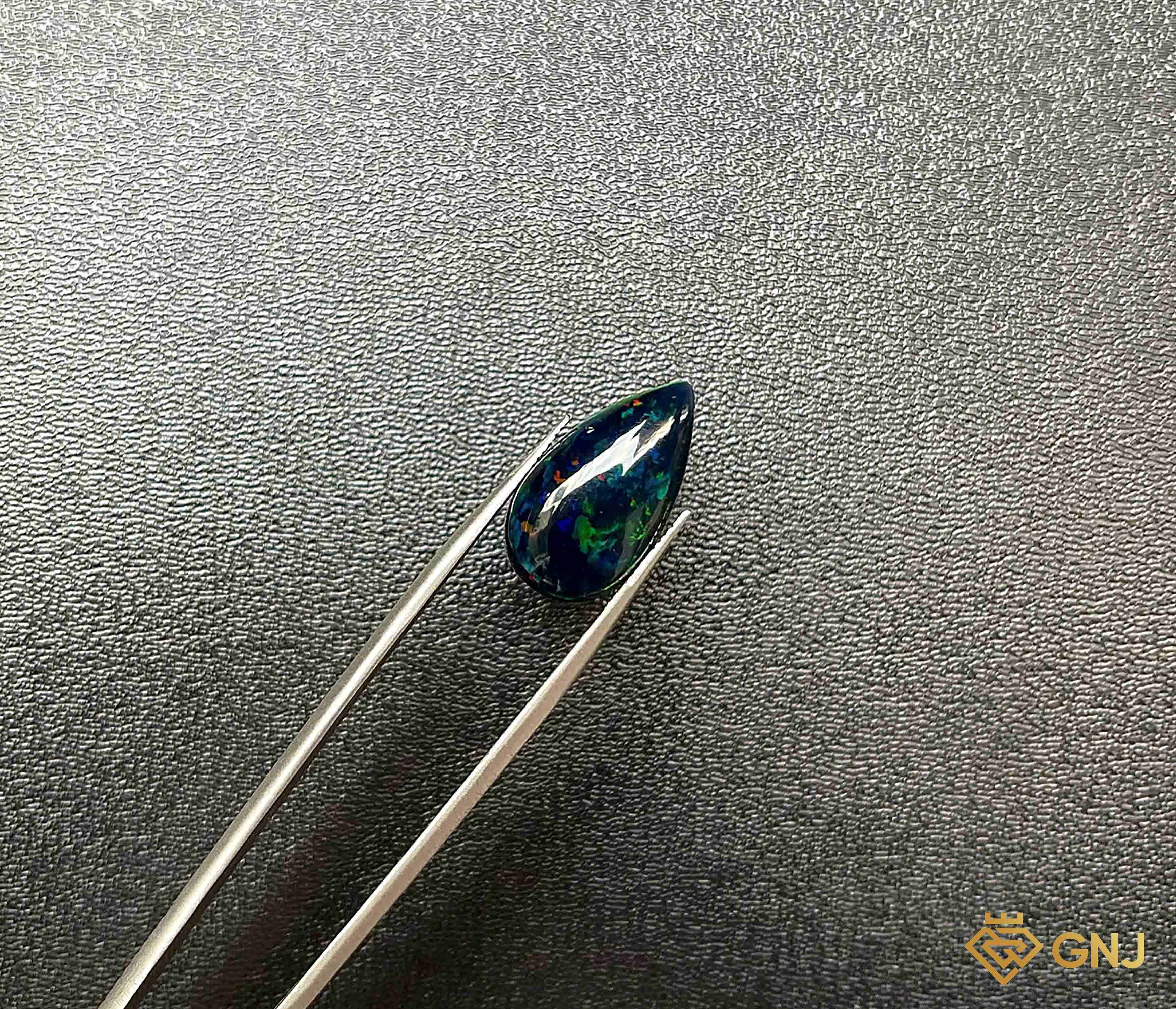 Viên đá Opal tự nhiên