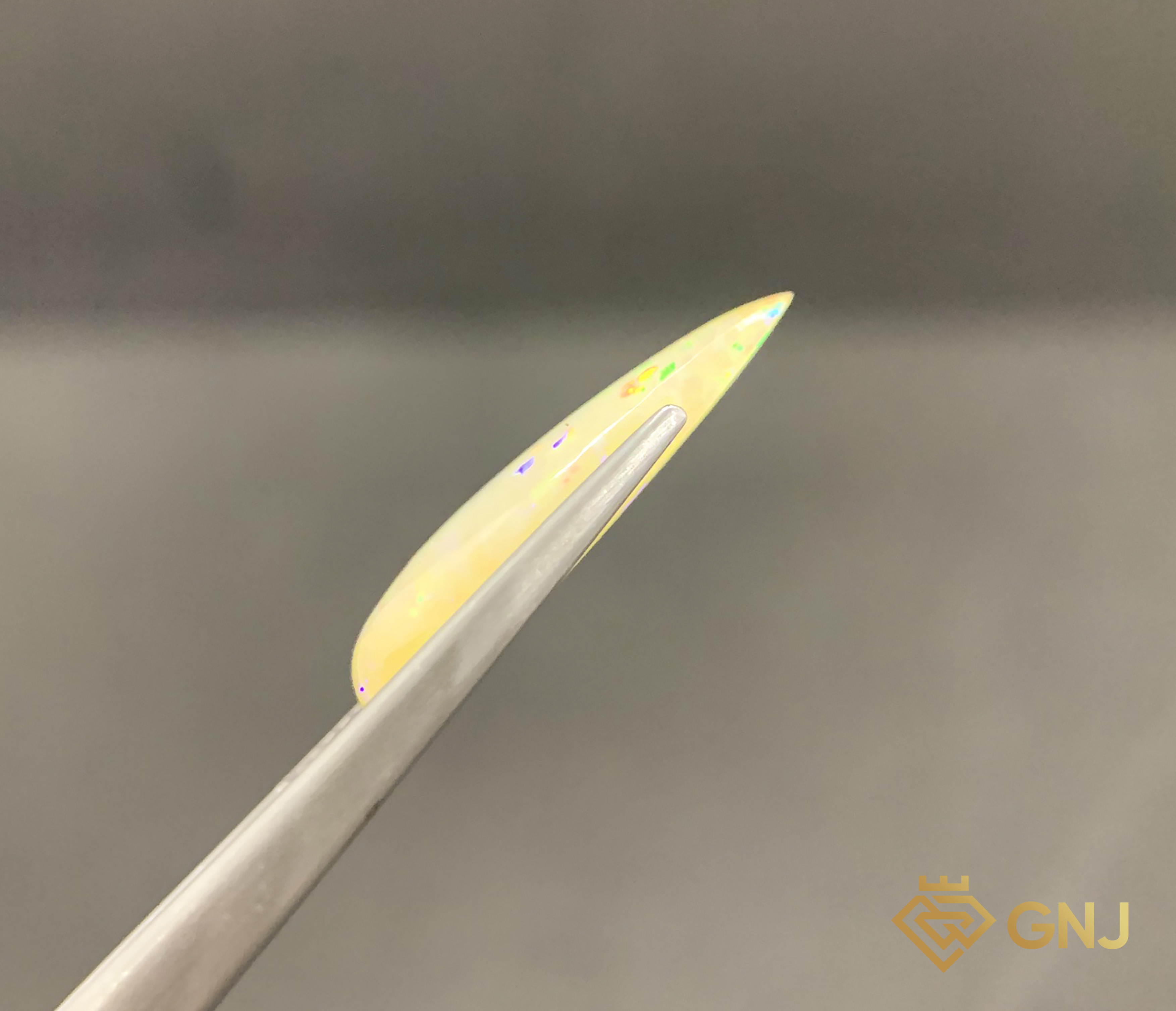 Viên đá Opal tự nhiên
