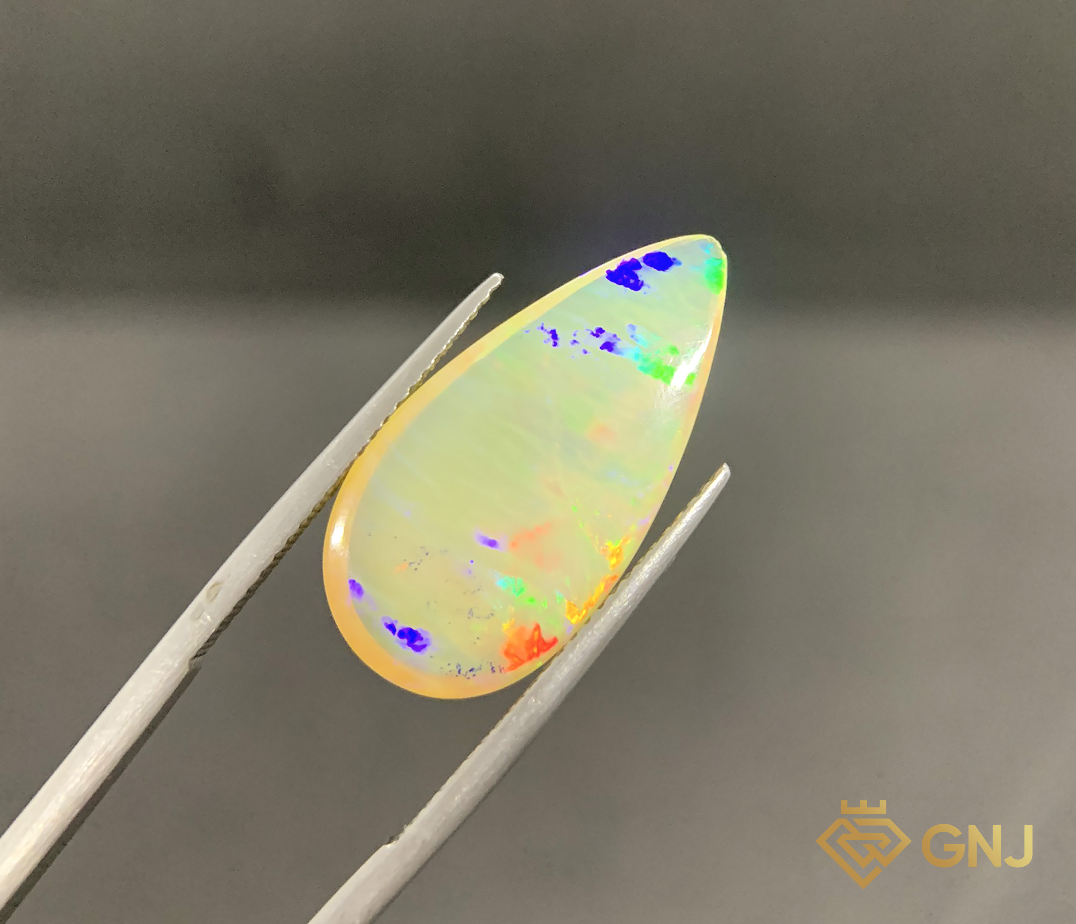 Viên đá Opal tự nhiên