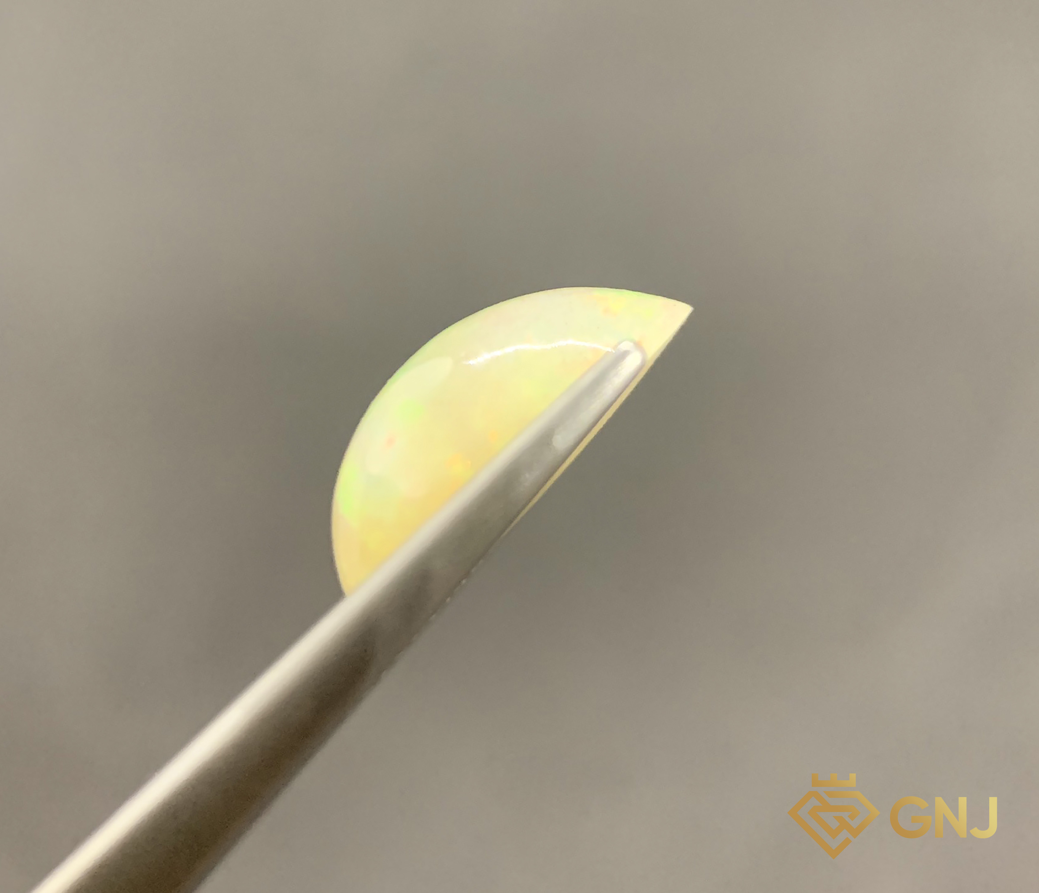 Viên đá Opal tự nhiên