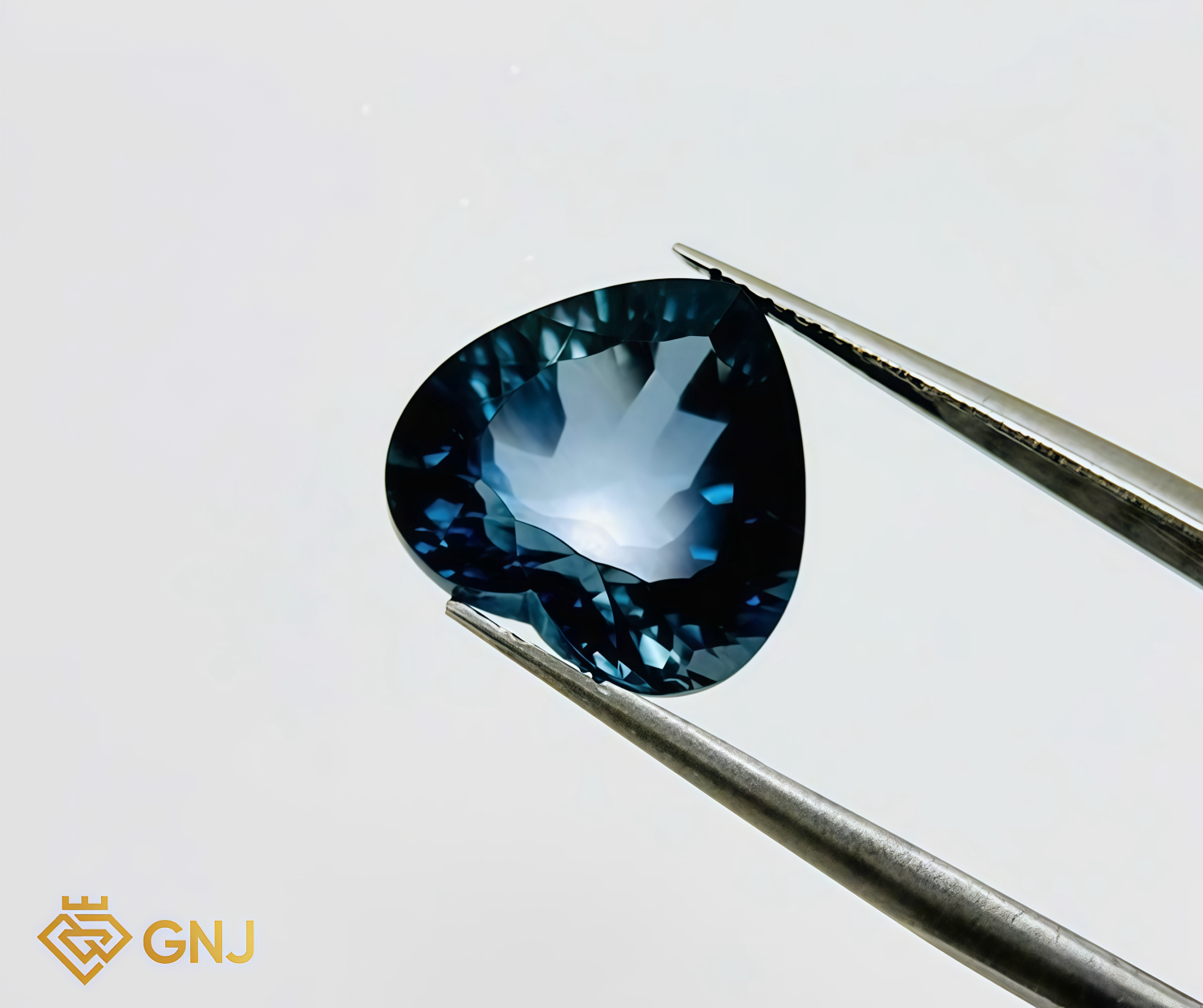 Đá Topaz Xanh Tự Nhiên 8.85ct — mặt trước, đá quý tự nhiên có kiểm định GNJ