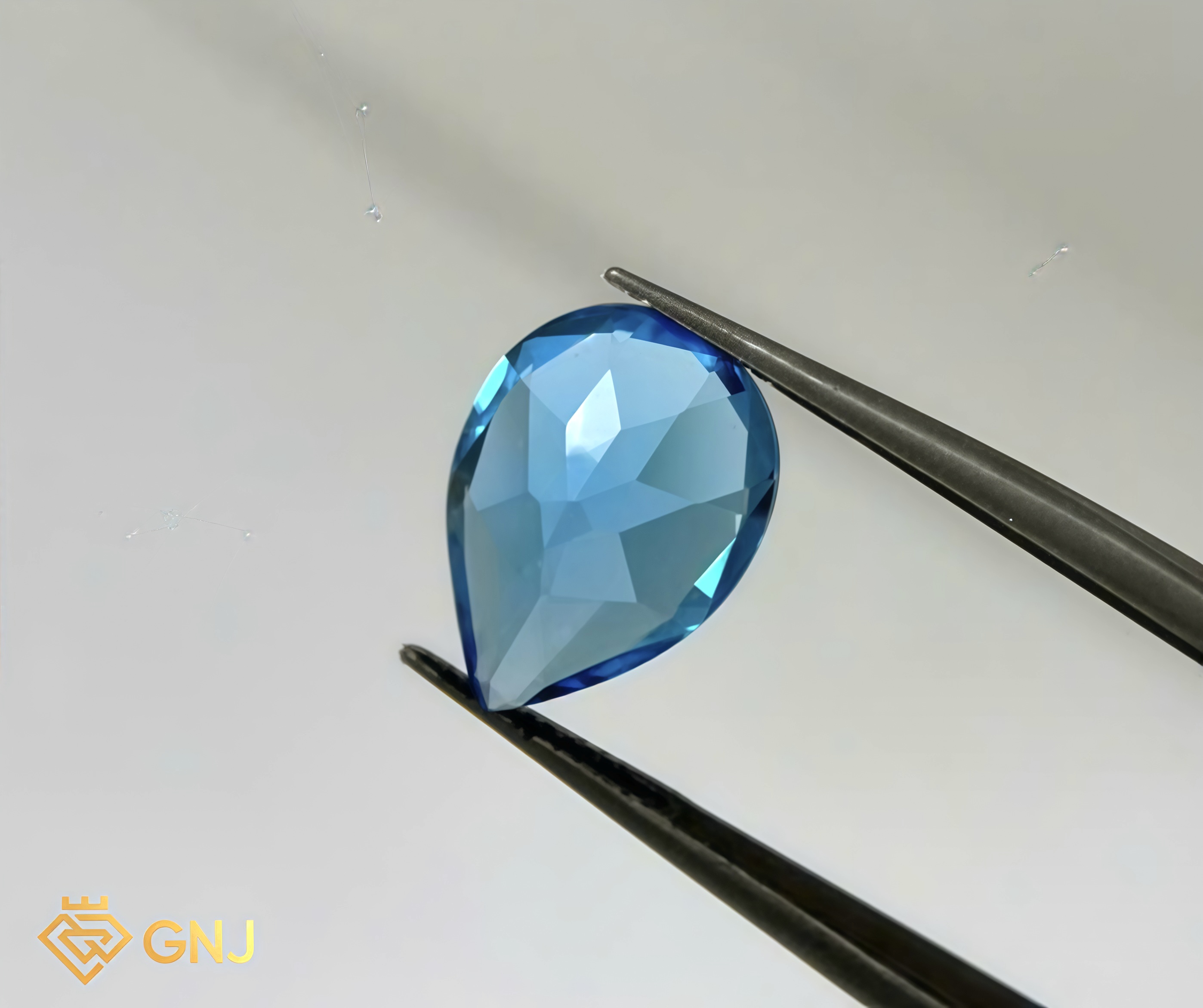 Đá Topaz Xanh Tự Nhiên 6.6ct — mặt bên