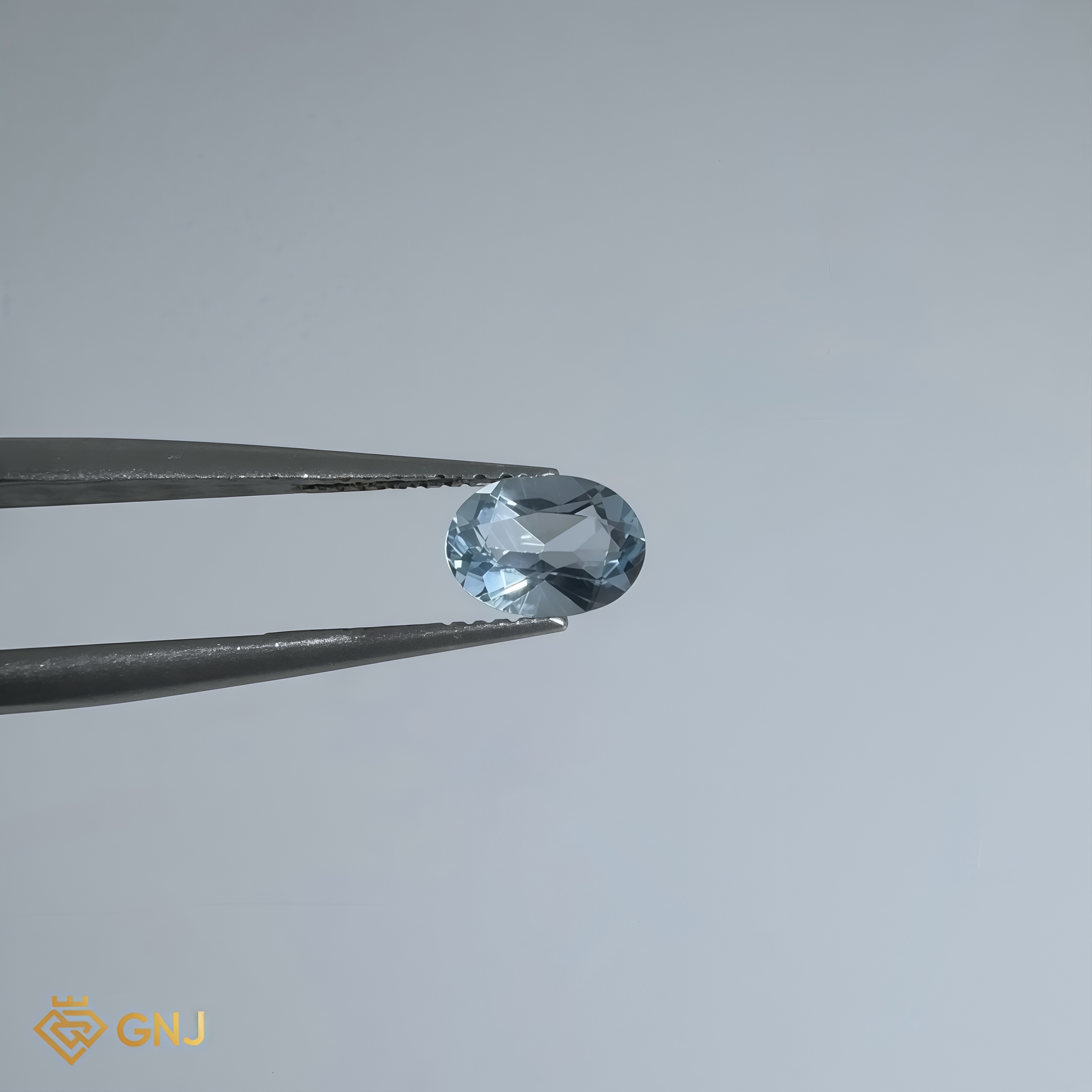 Đá Topaz Xanh Tự Nhiên 0.95ct — 7.0x5.1mm — mặt trước, đá quý tự nhiên có kiểm định GNJ