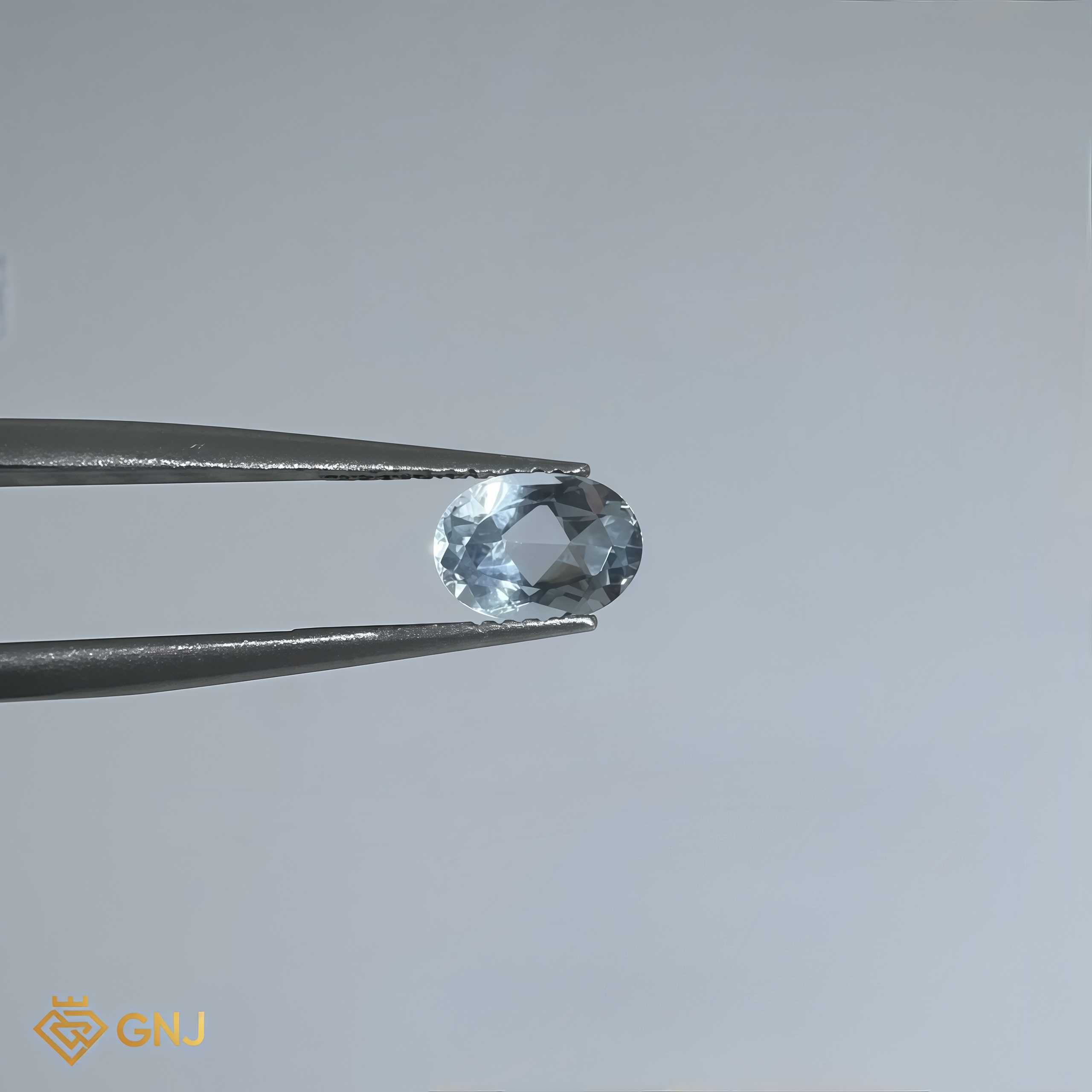 Đá Topaz Xanh Tự Nhiên 0.95ct — 6.9x5.0mm — mặt trước, đá quý tự nhiên có kiểm định GNJ