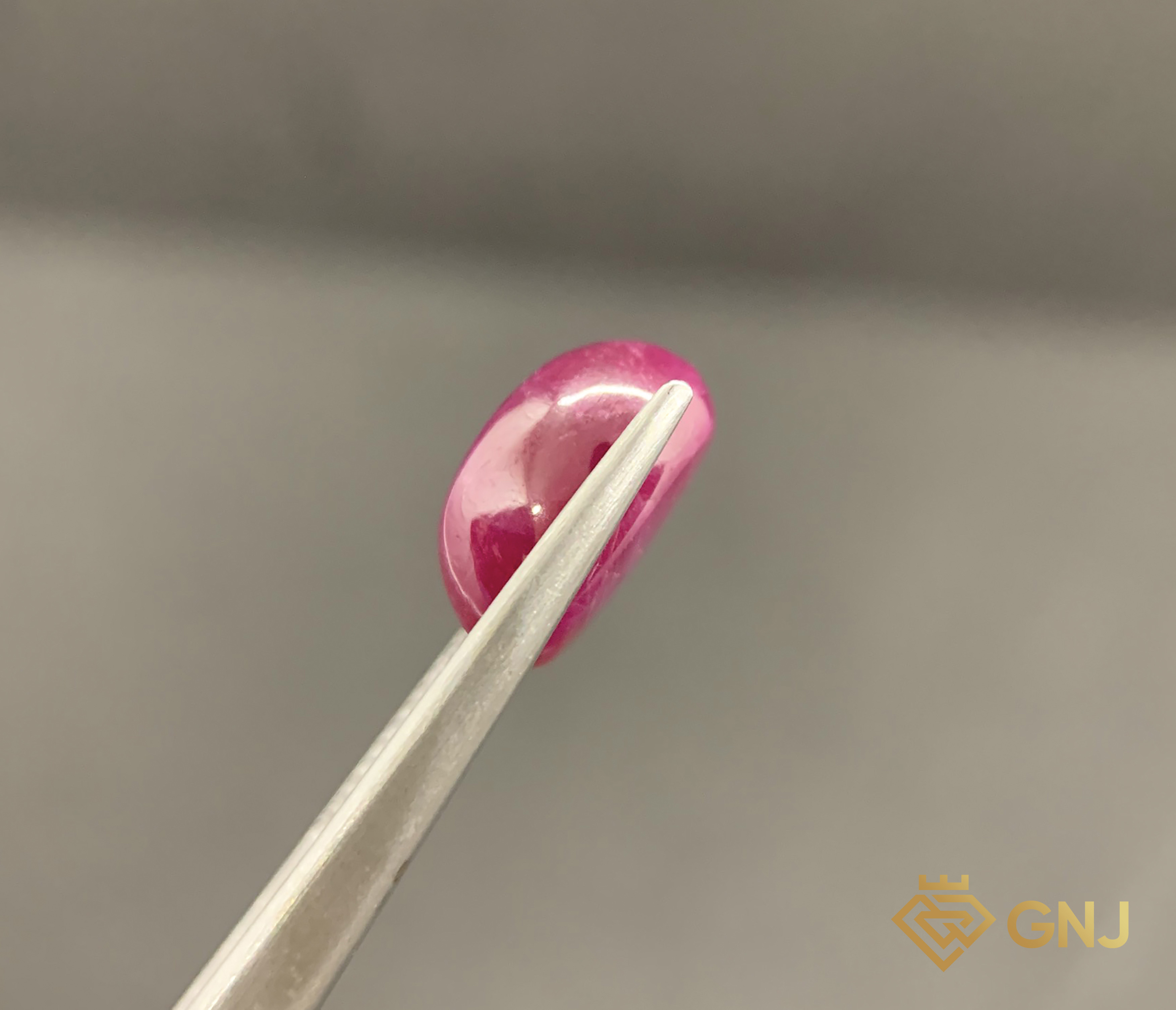Viên đá Ruby hồng tự nhiên