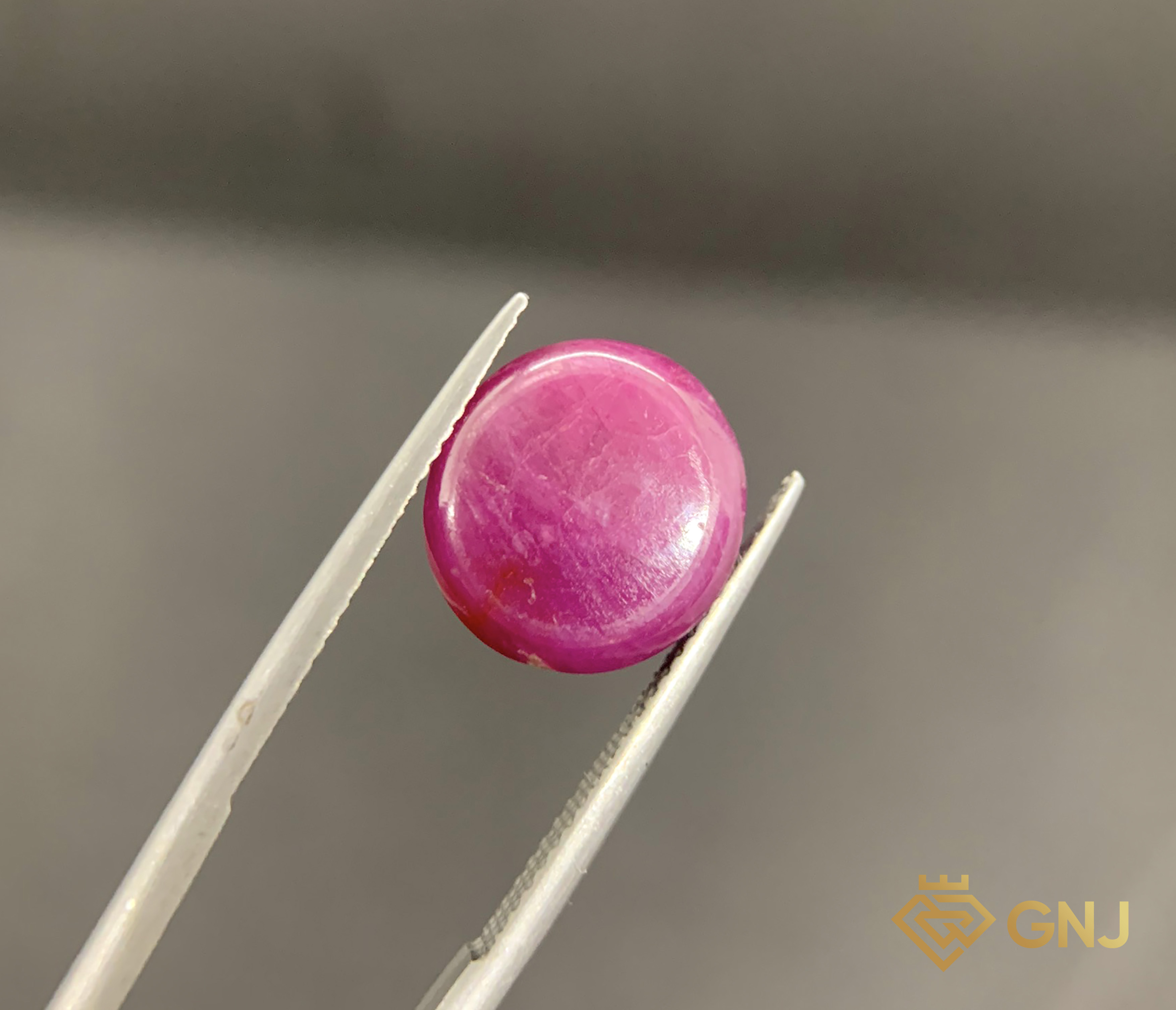 Viên đá Ruby hồng tự nhiên