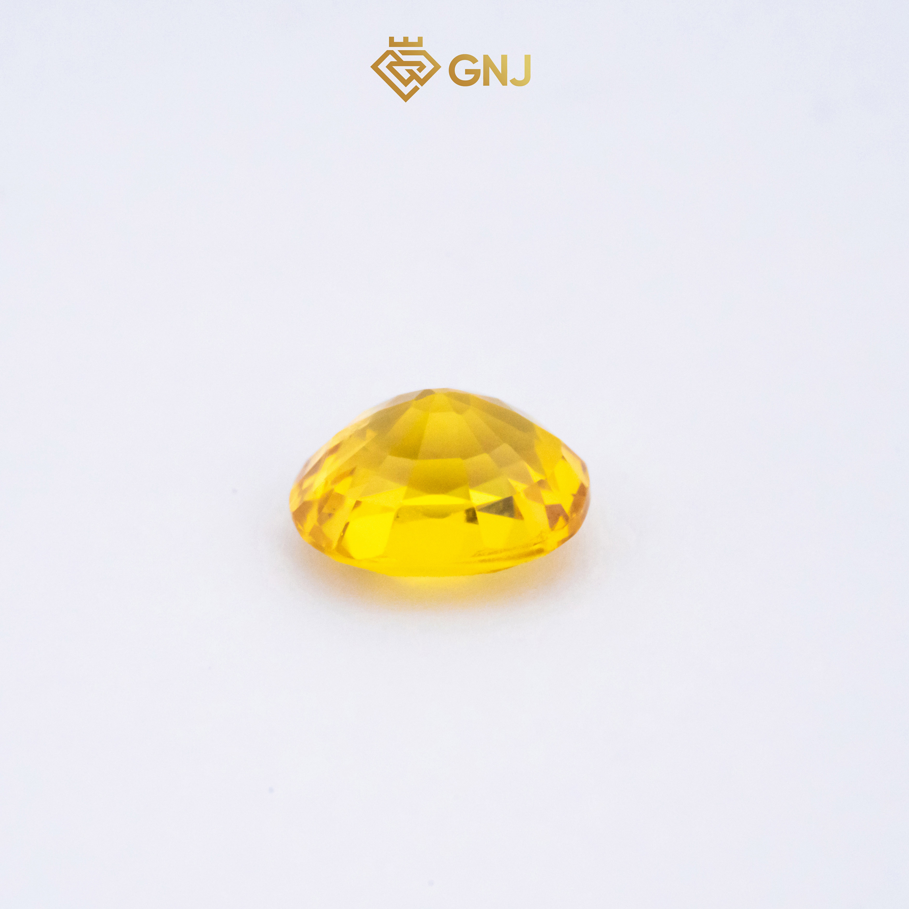 Viên Đá Sapphire Vàng Tự Nhiên — mặt bên