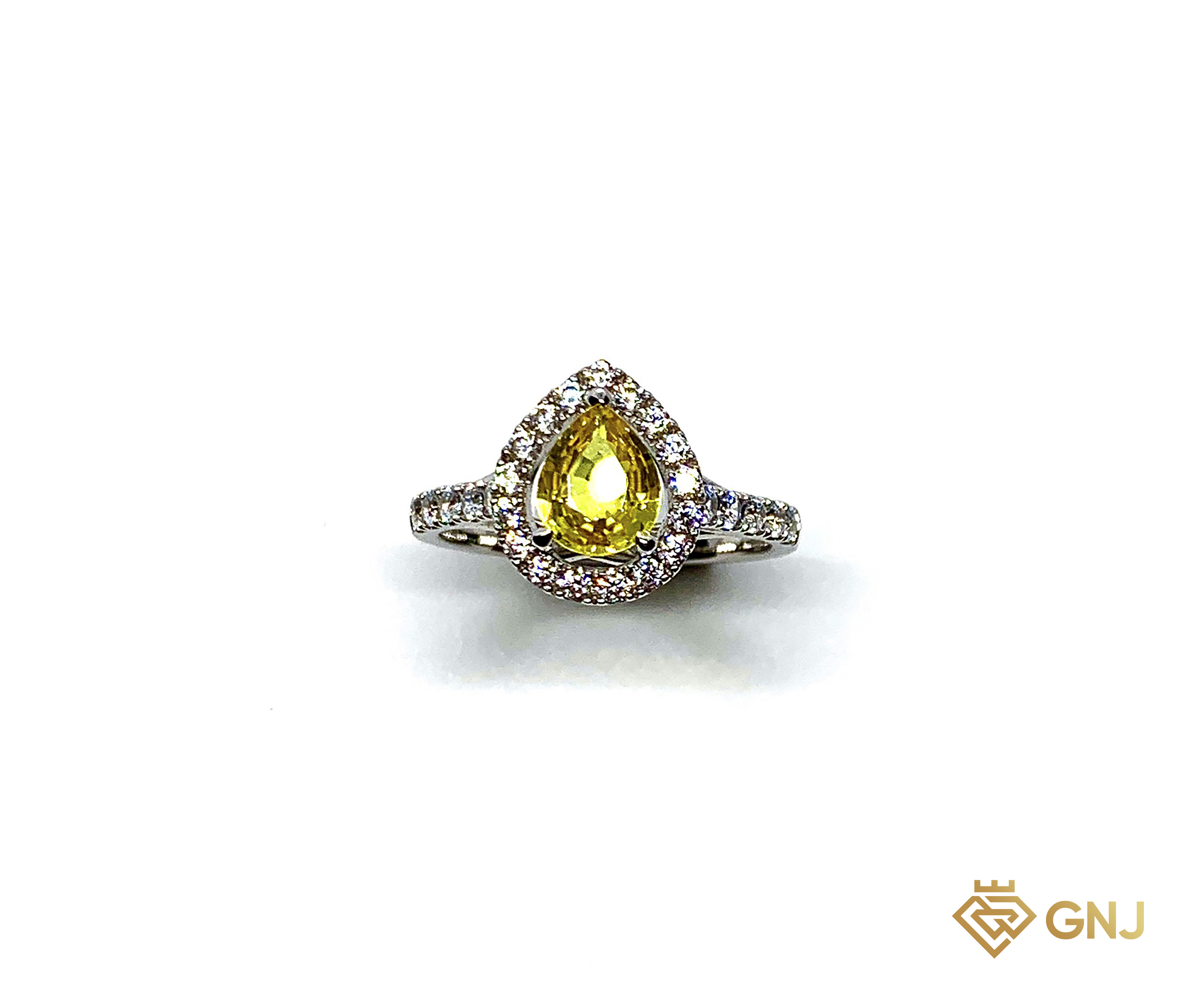 Nhẫn nữ vàng trắng 10k đá sapphire vàng giọt nước thiên nhiên.