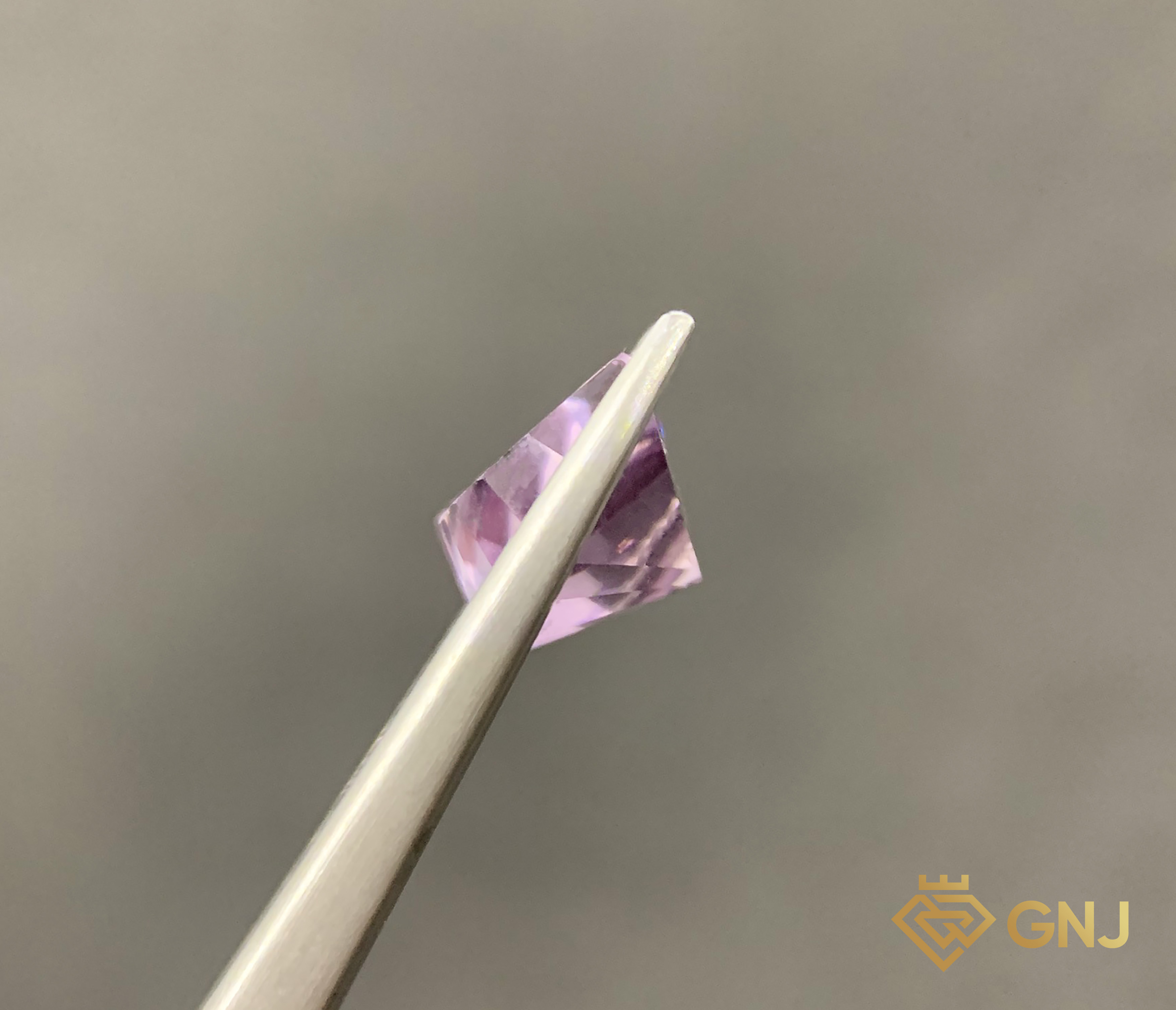 Amethyst Tự Nhiên Tím Nhạt 6.2ct - Facet — mặt bên