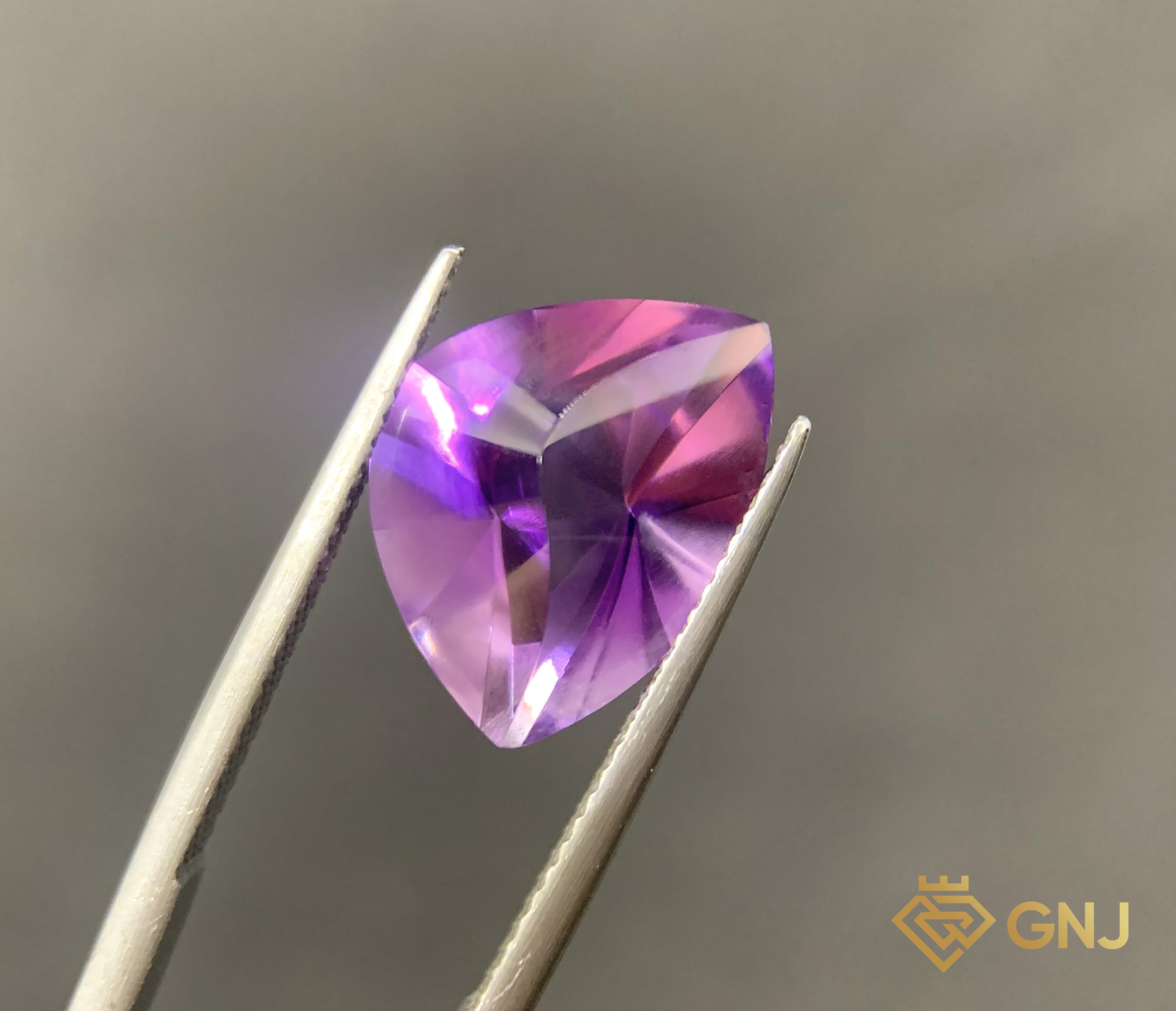 Đá Amethyst Tự Nhiên Lục Yên 6.5ct — Facet — mặt trước, đá quý tự nhiên có kiểm định GNJ