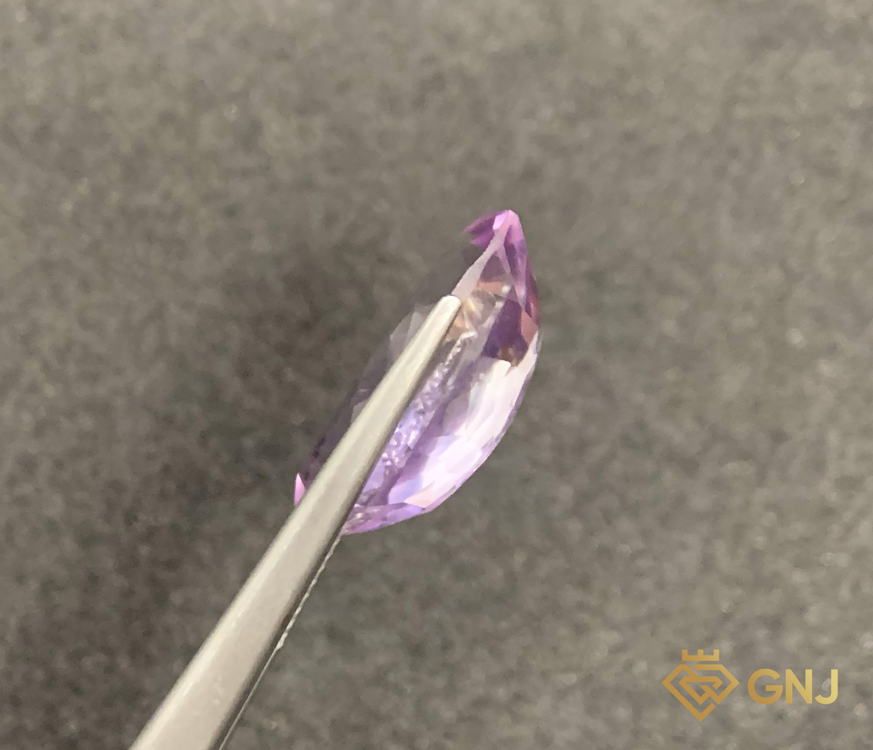 Amethyst Tự Nhiên Tím 8.7ct - Facet — mặt bên