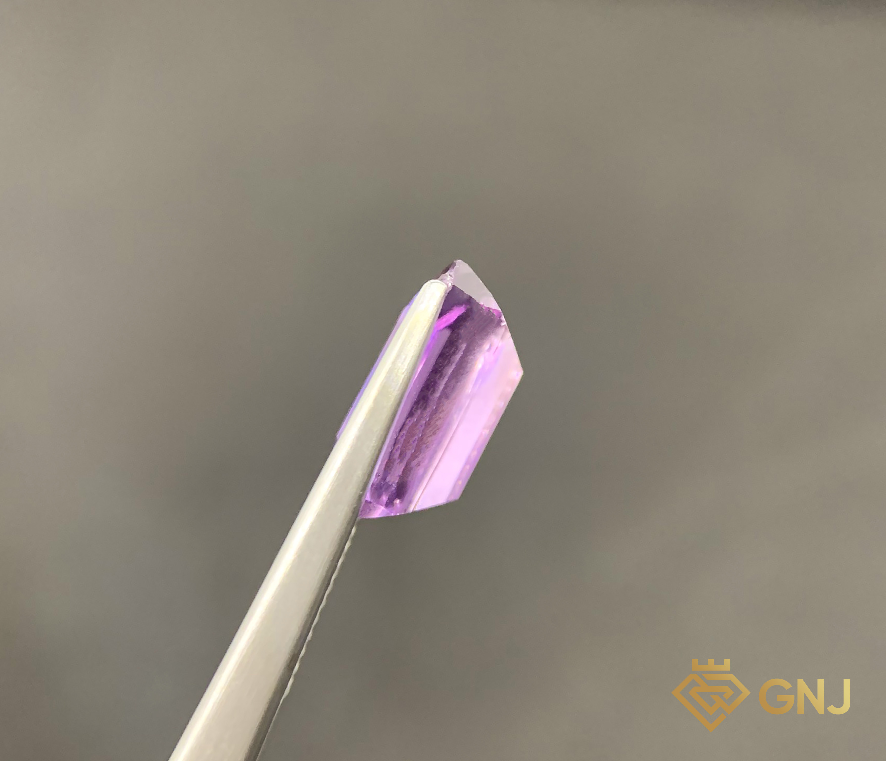 Đá Amethyst Tự Nhiên Lục Yên 7ct — Facet — mặt bên