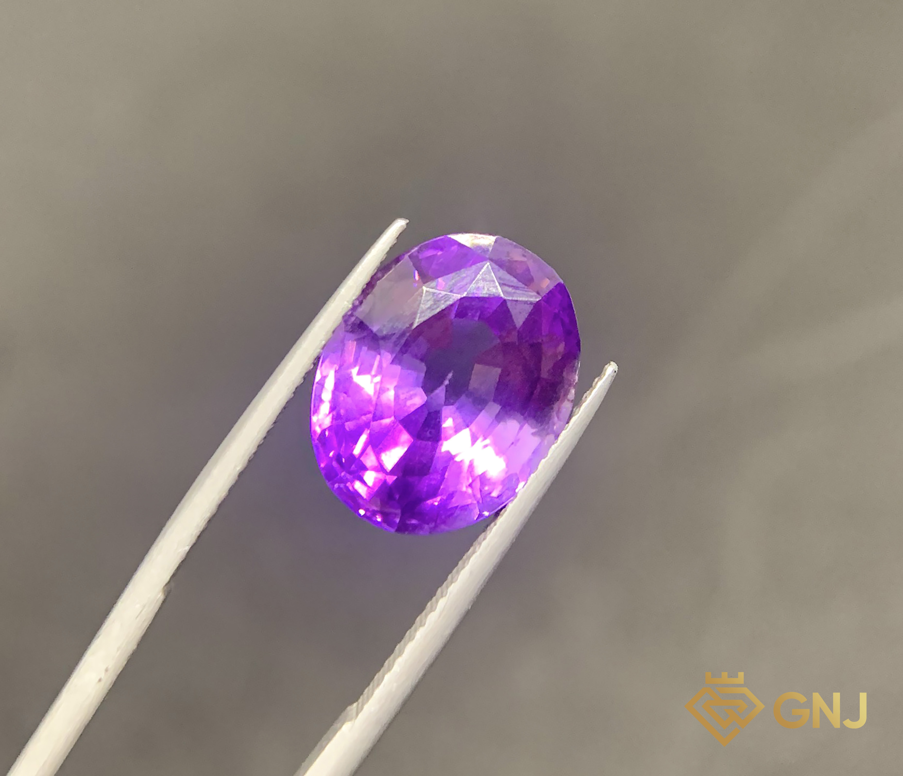 Đá Amethyst Tự Nhiên 10.30ct — Facet — mặt trước, đá quý tự nhiên có kiểm định GNJ