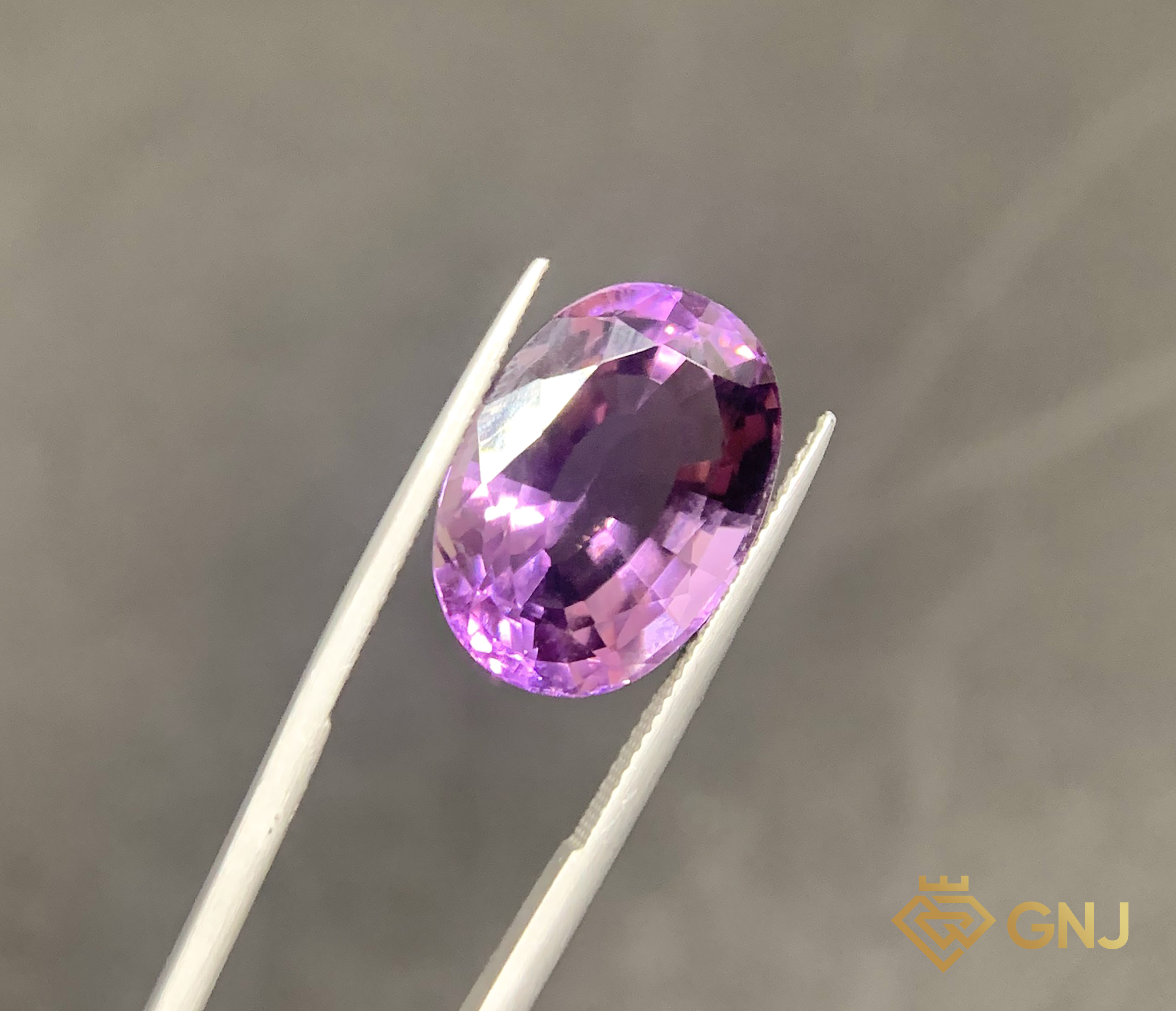Đá Amethyst Tự Nhiên 13.60ct — Facet — mặt trước, đá quý tự nhiên có kiểm định GNJ