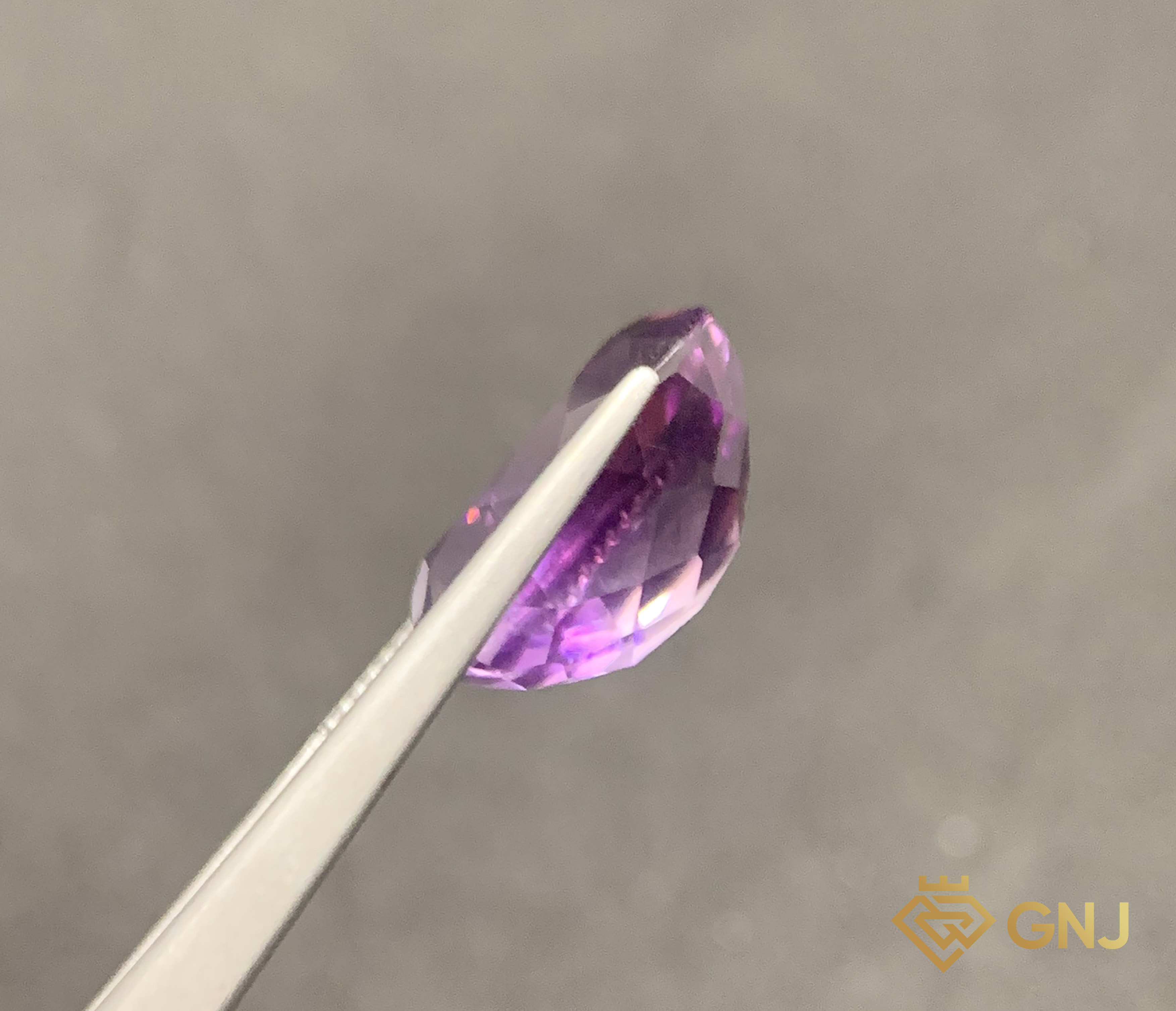 Đá Amethyst Tự Nhiên 13.95ct — Facet — mặt bên