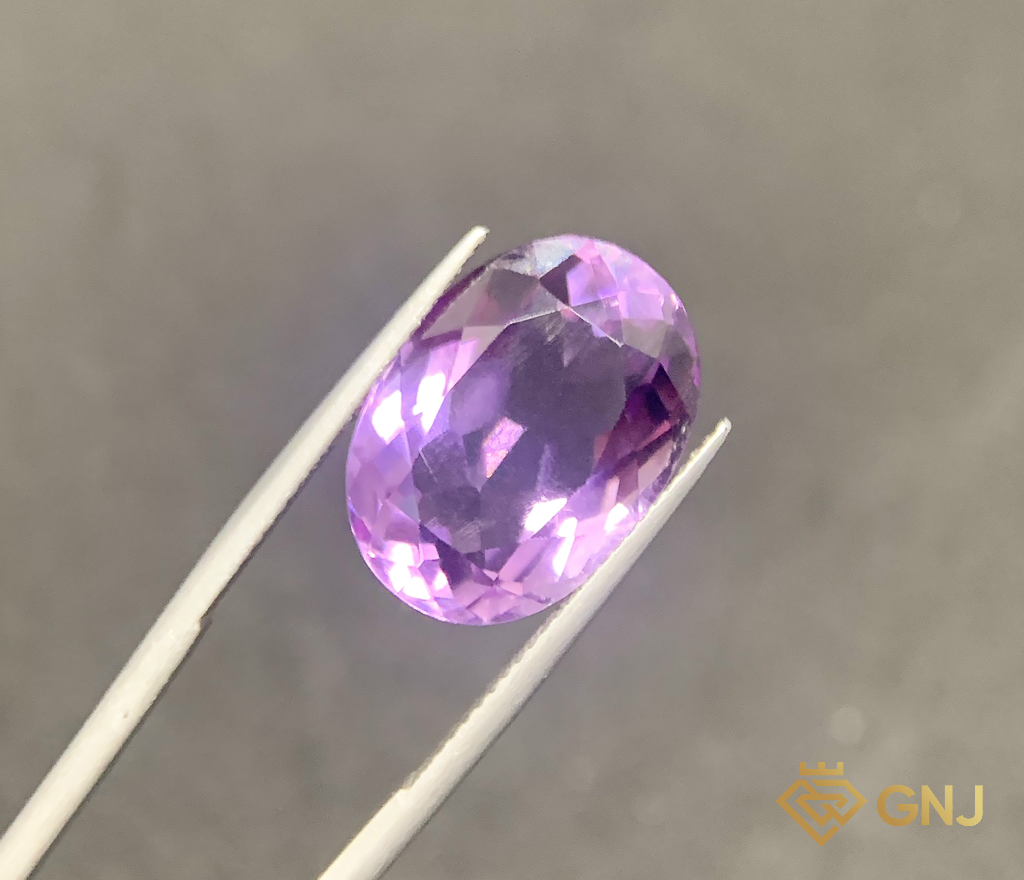 Đá Amethyst Tự Nhiên 13.95ct — Facet — mặt trước, đá quý tự nhiên có kiểm định GNJ