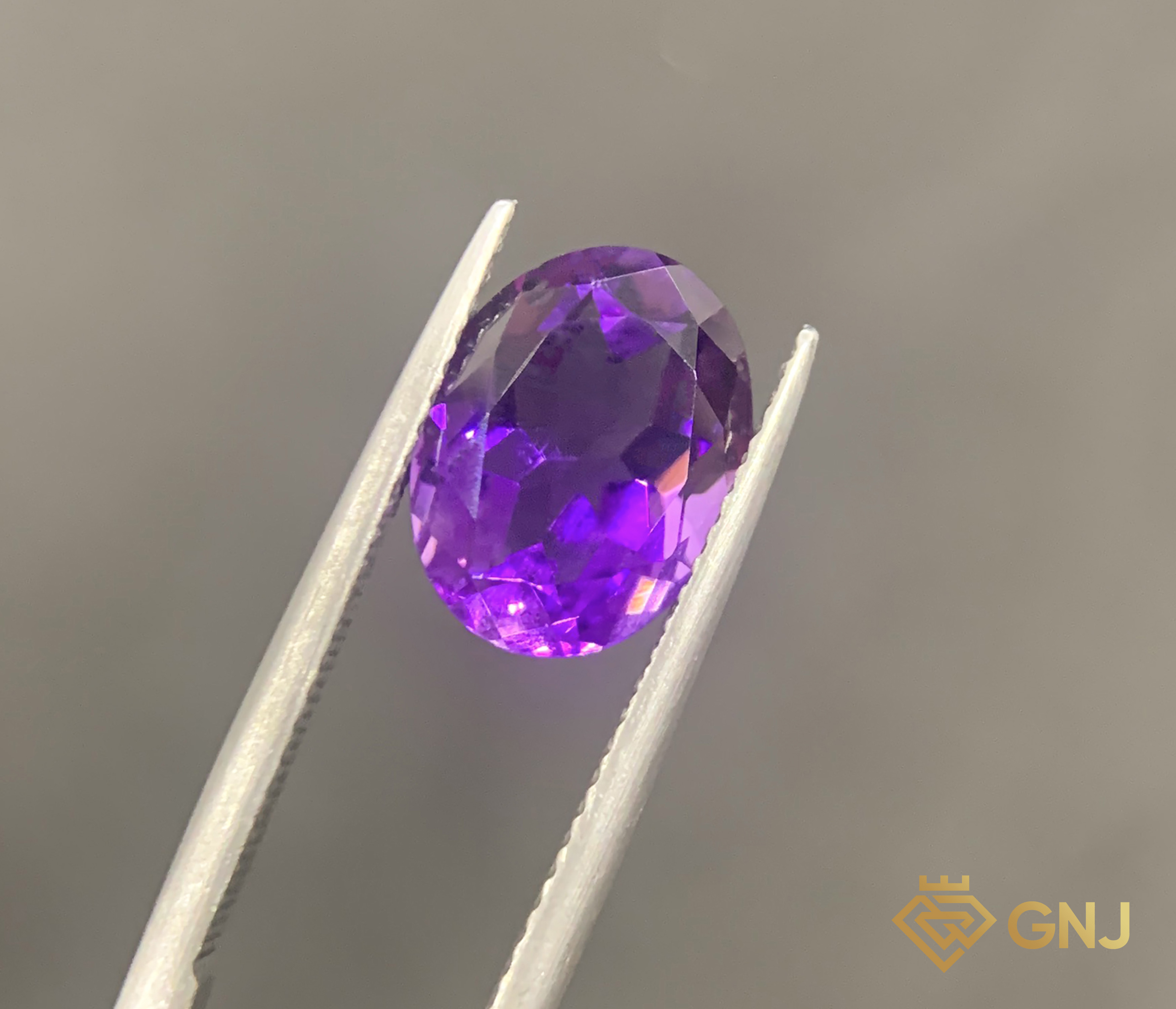 Đá Amethyst Tự Nhiên 2.25ct — Facet — mặt trước, đá quý tự nhiên có kiểm định GNJ