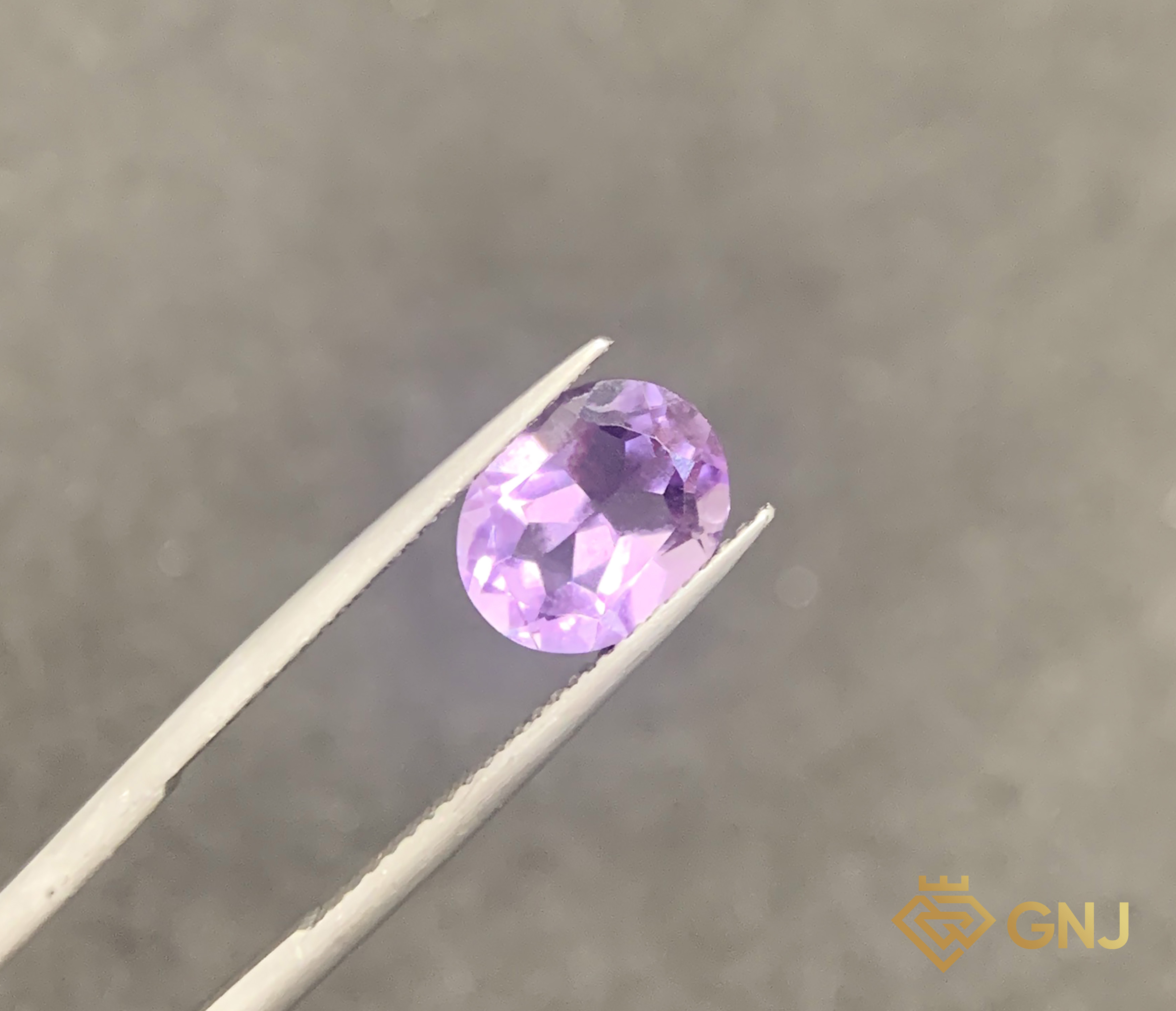 Đá Amethyst Tự NhiênV — mặt trước, đá quý tự nhiên có kiểm định GNJ