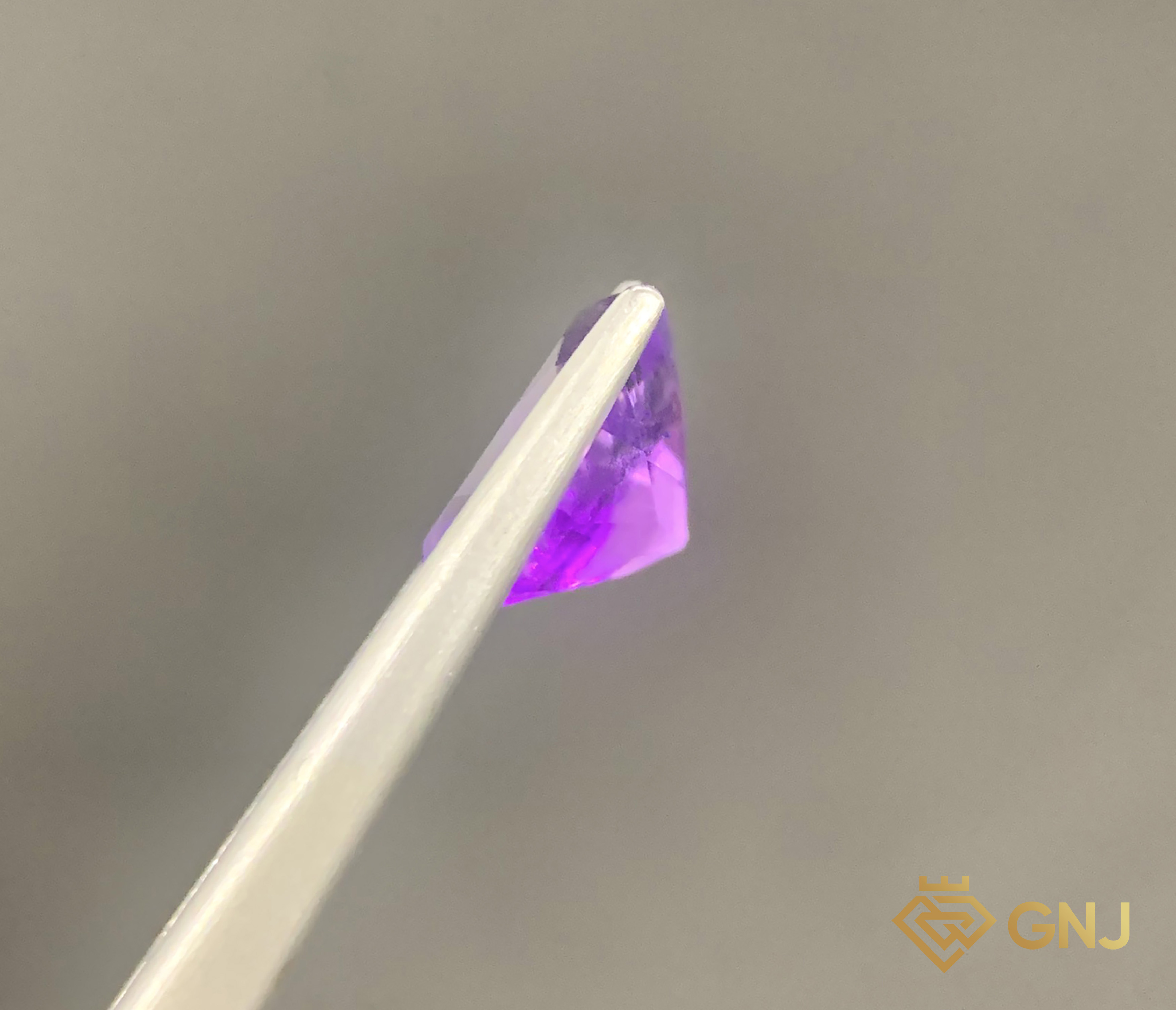 Amethyst Tự Nhiên Tím Nhạt 2.2ct - Facet — mặt bên