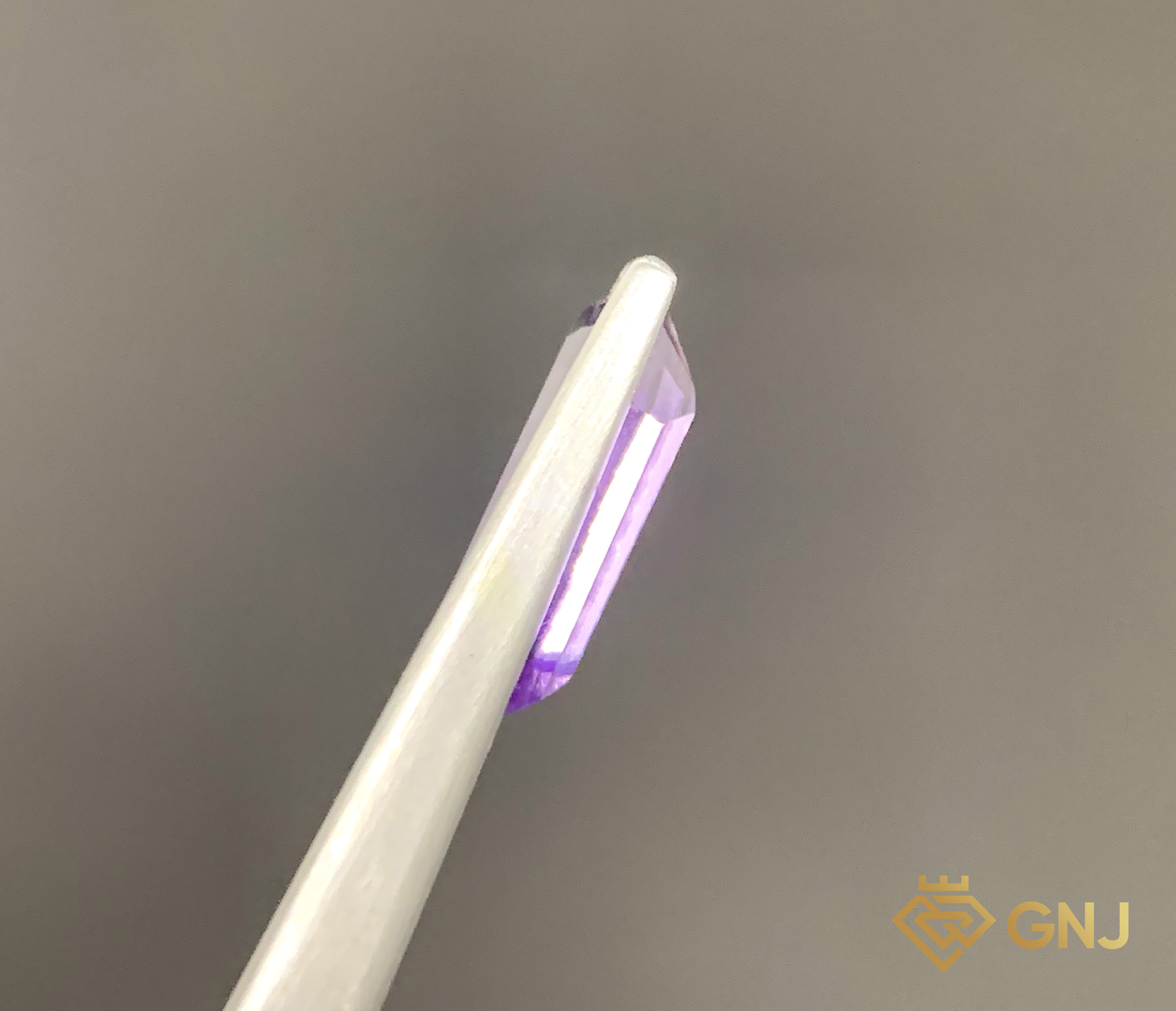 Amethyst Tự Nhiên Tím Nhạt 1.1ct - Facet — mặt bên