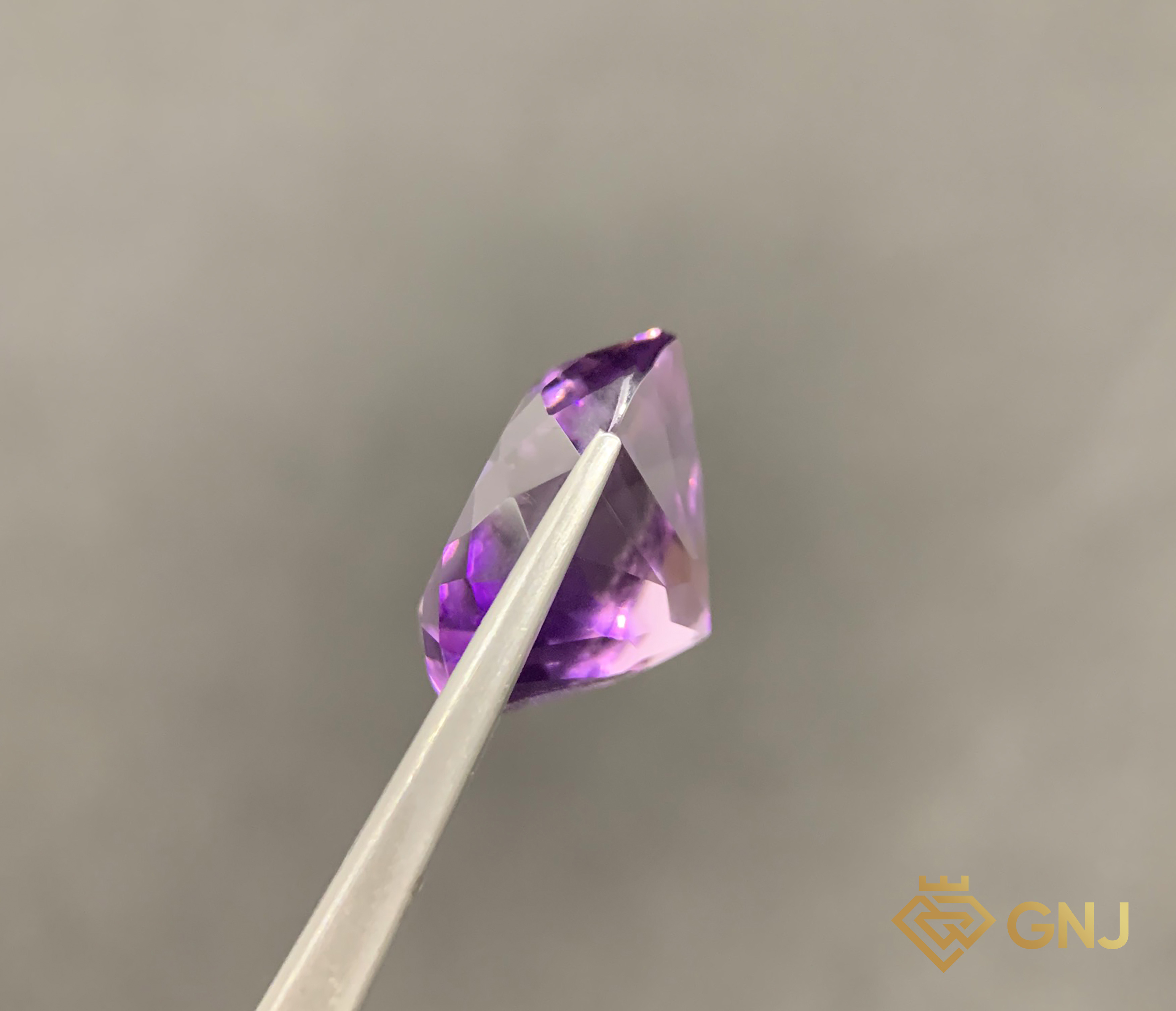 Đá Amethyst Tự Nhiên 15.2ct — Facet — mặt bên
