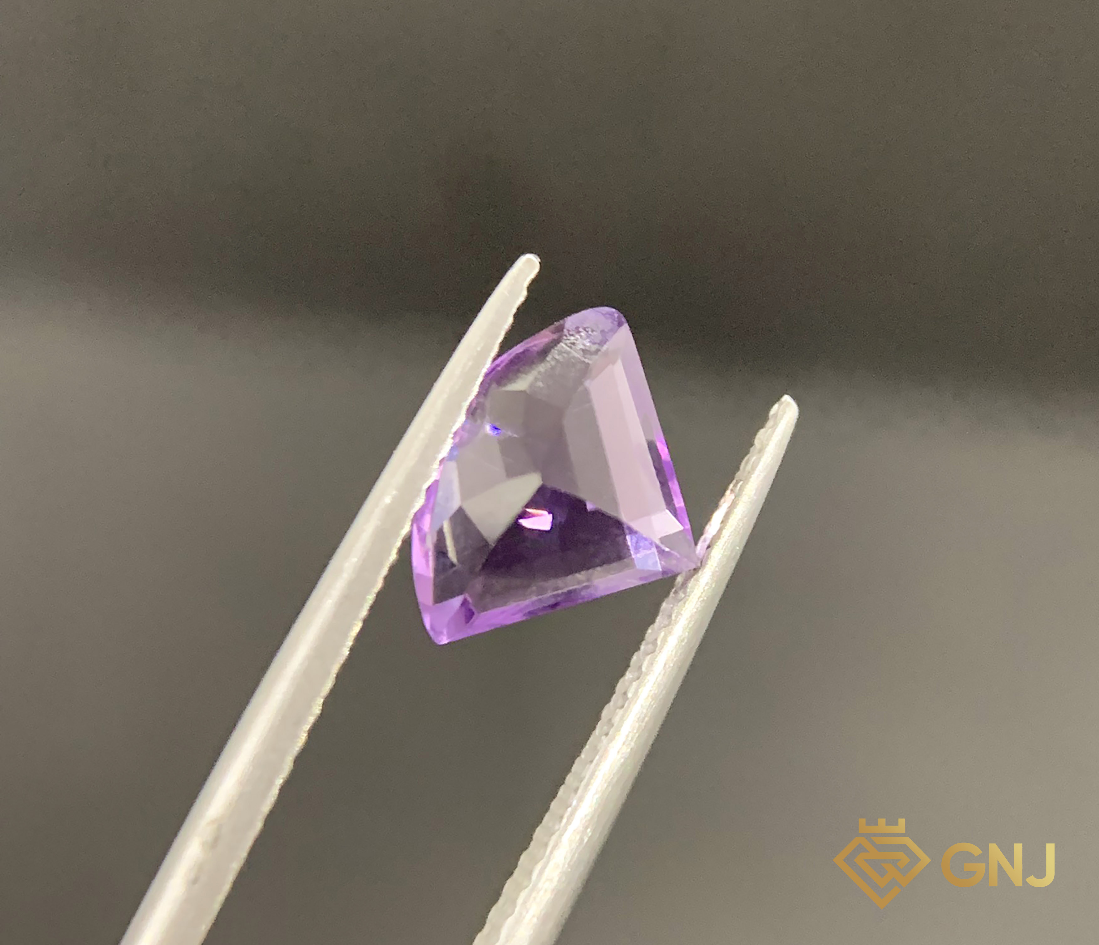 Amethyst Tự Nhiên Tím Nhạt 2ct - Facet — chi tiết đá
