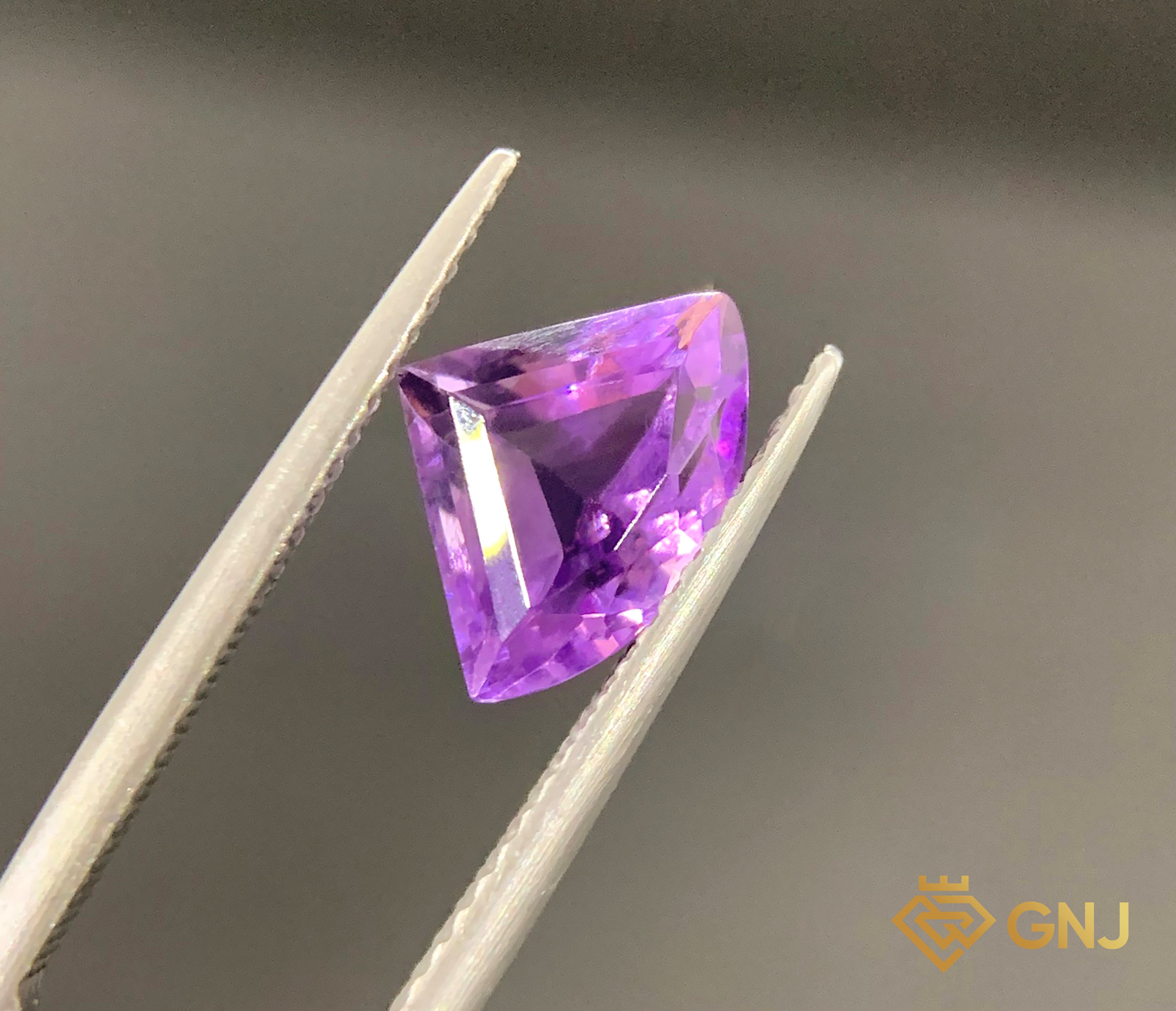 Amethyst Tự Nhiên Tím Nhạt 2ct - Facet — mặt trước, đá quý tự nhiên có kiểm định GNJ