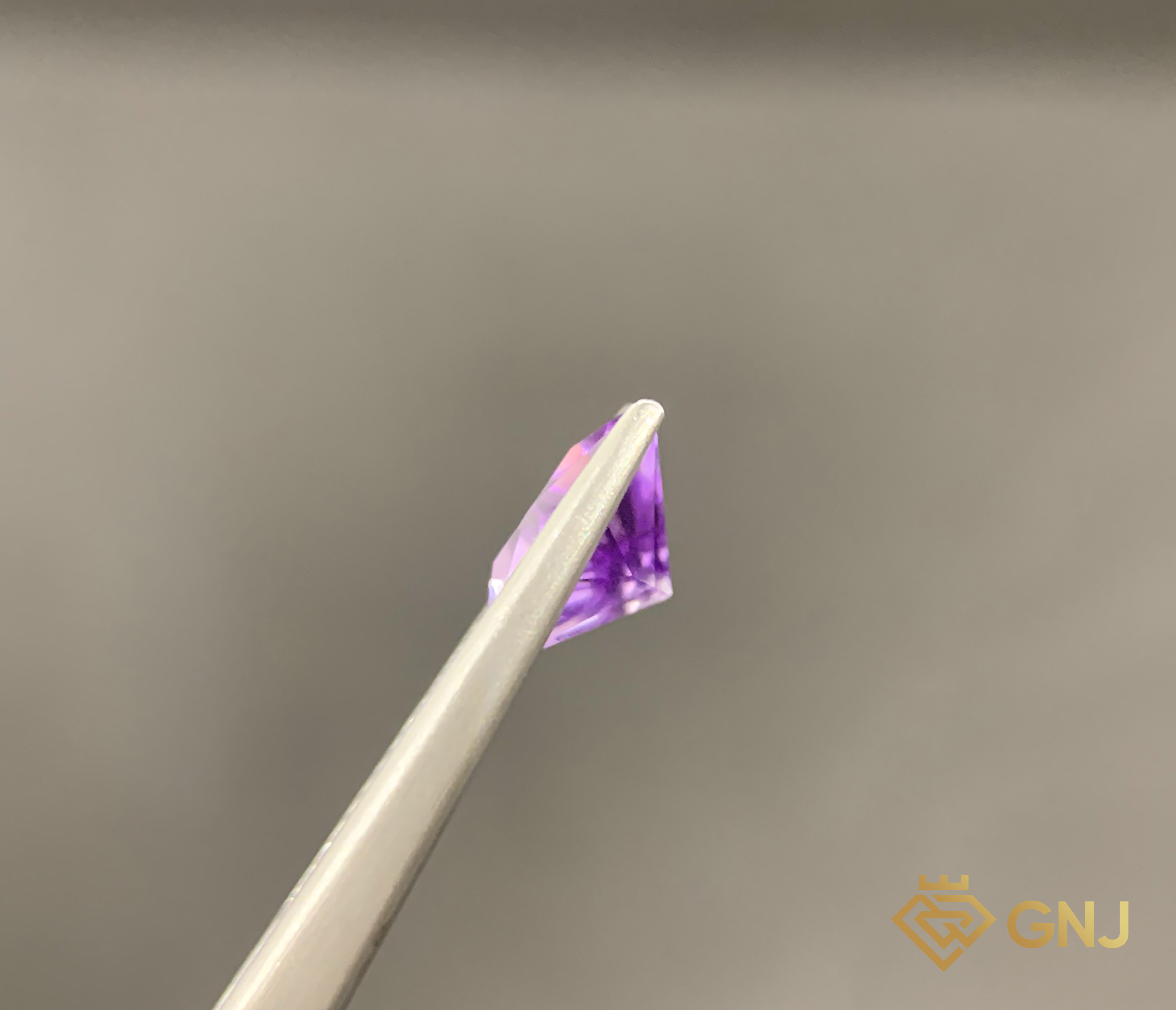 Đá Amethyst Tự Nhiên 1.9ct — Facet — mặt bên
