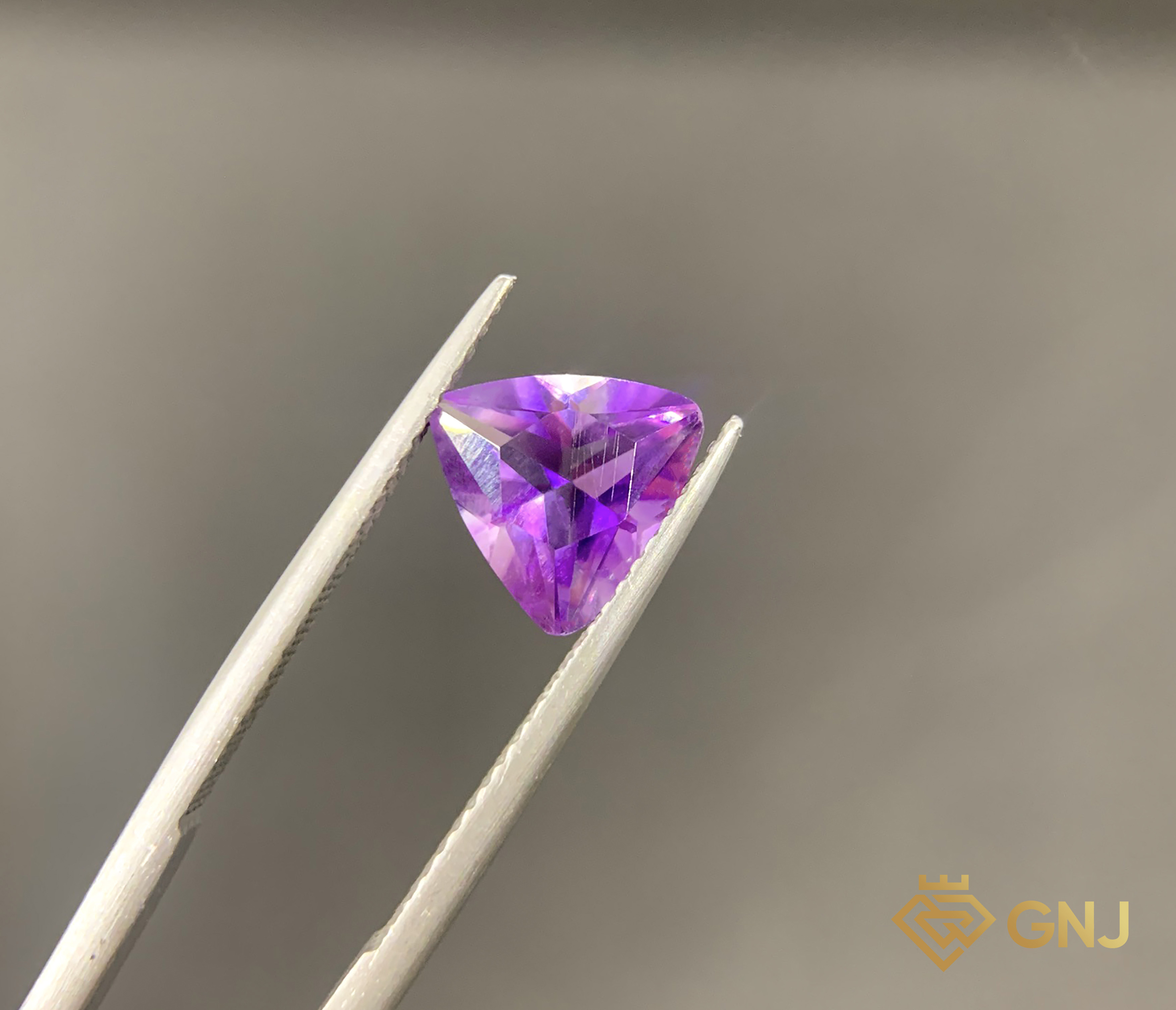 Đá Amethyst Tự Nhiên 1.9ct — Facet — mặt trước, đá quý tự nhiên có kiểm định GNJ