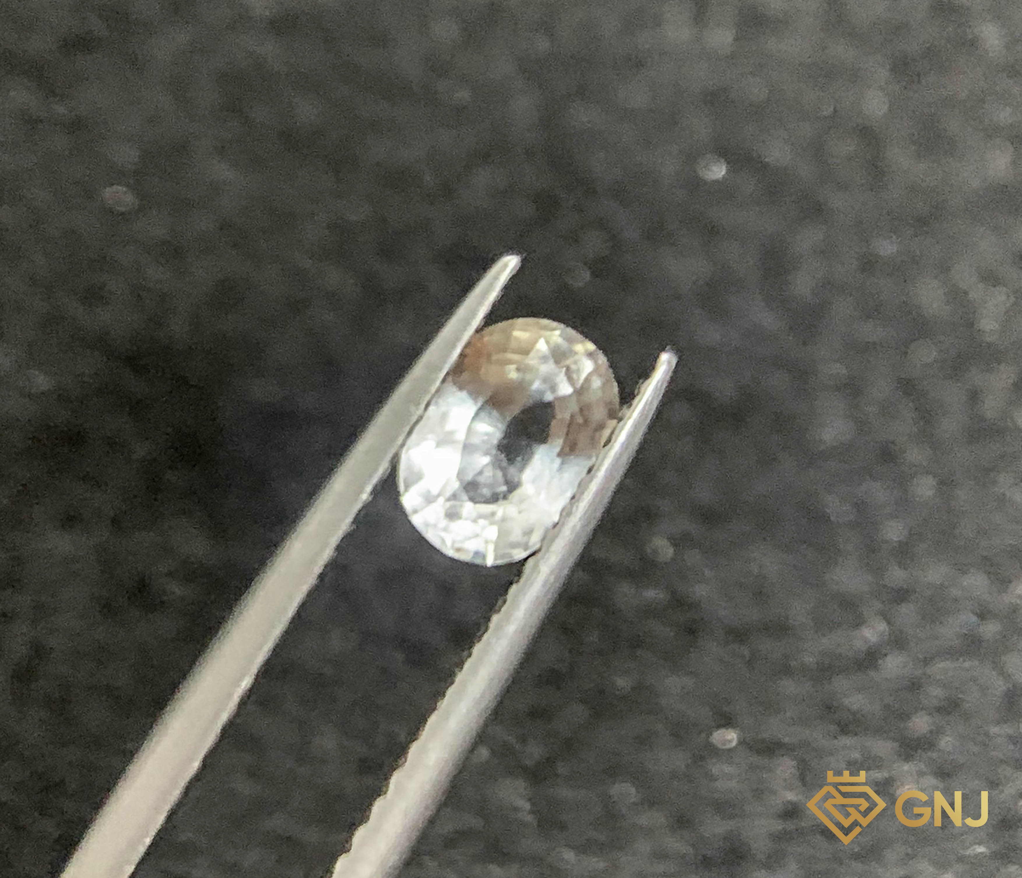 Đá Topaz Tự Nhiên Trắng 1.5ct — mặt trước, đá quý tự nhiên có kiểm định GNJ