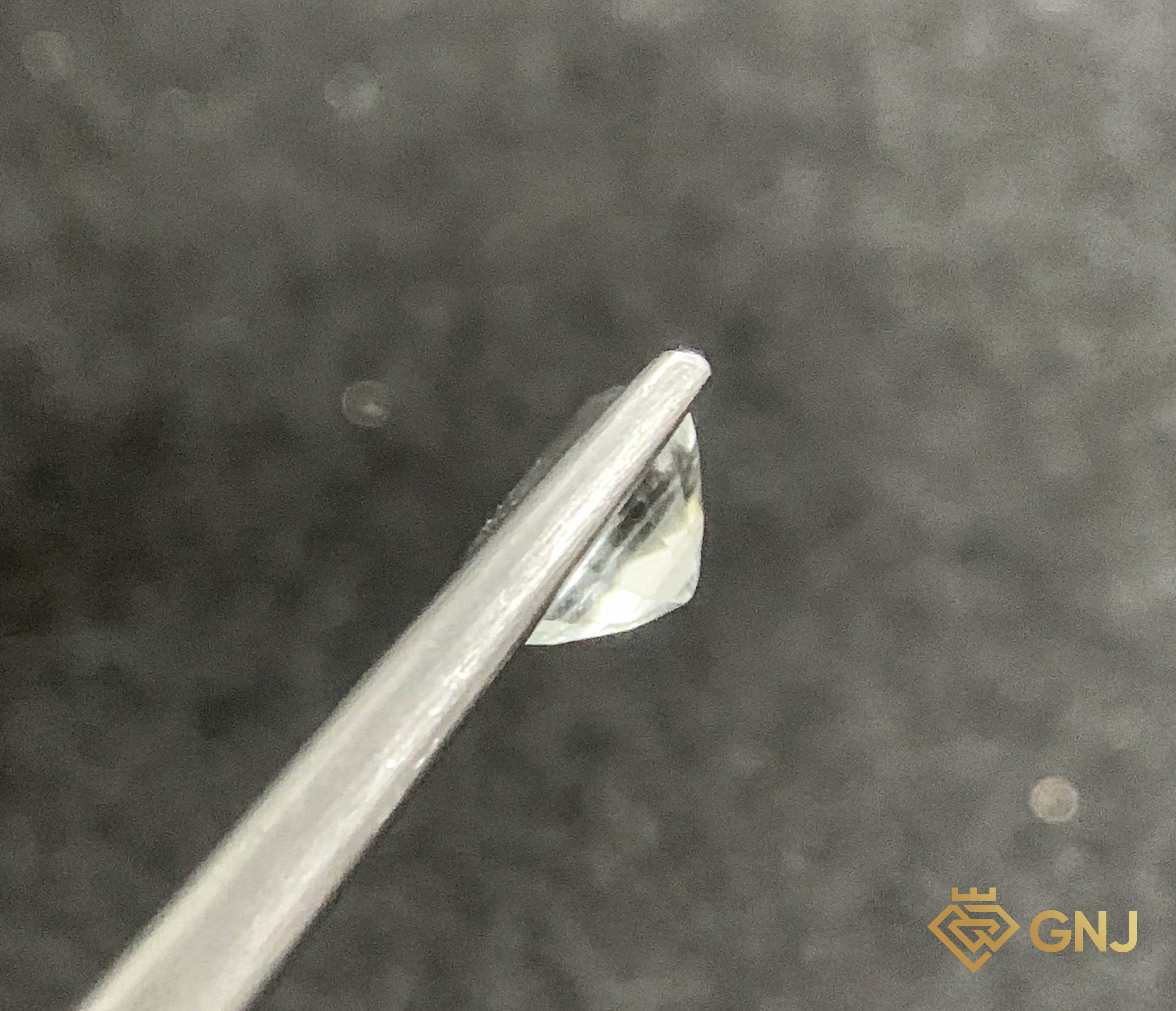 Đá Topaz Tự Nhiên Trắng 1.1ct — mặt bên