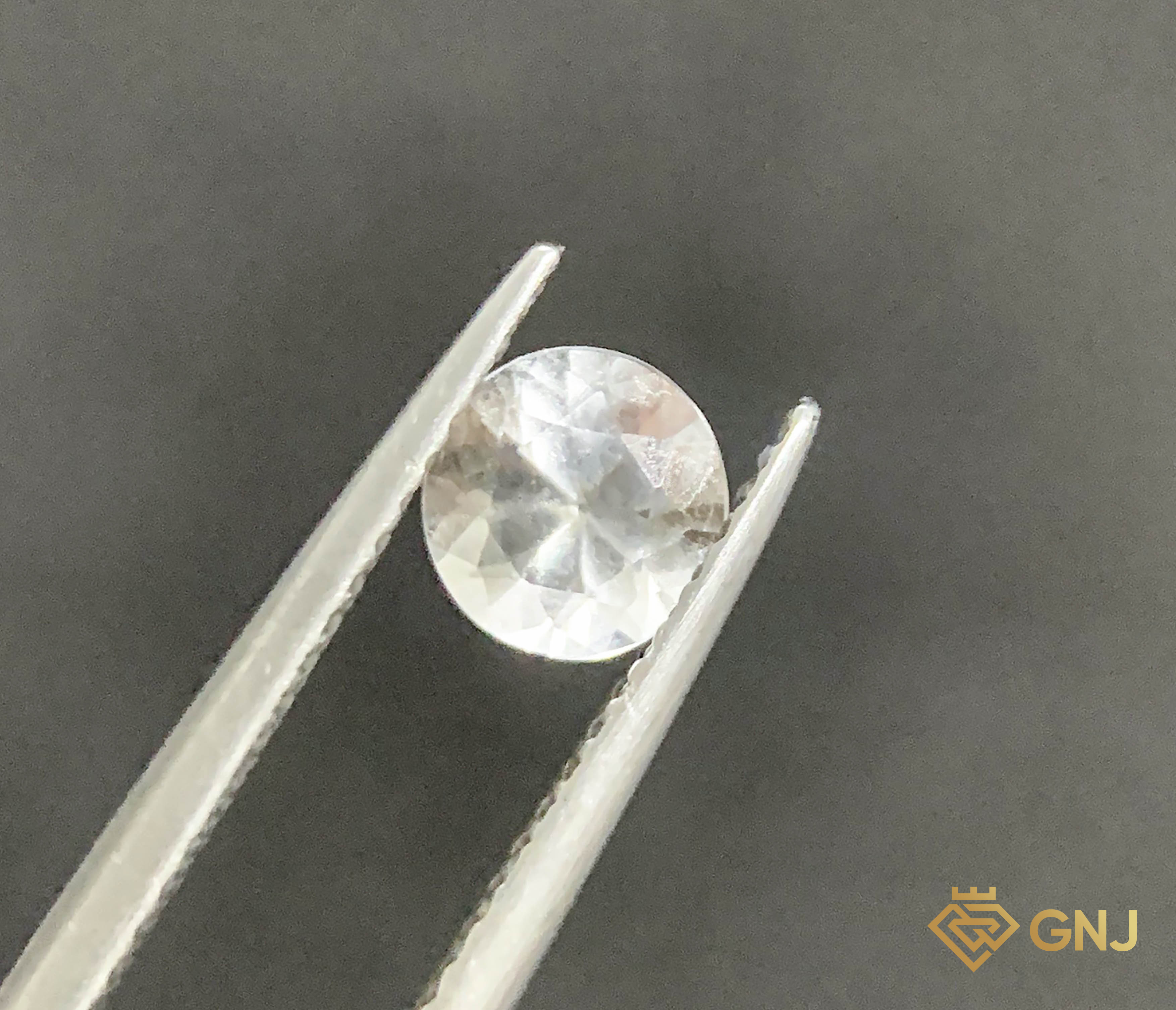 Đá Topaz Trắng Tự Nhiên 0.92ct — mặt trước, đá quý tự nhiên có kiểm định GNJ